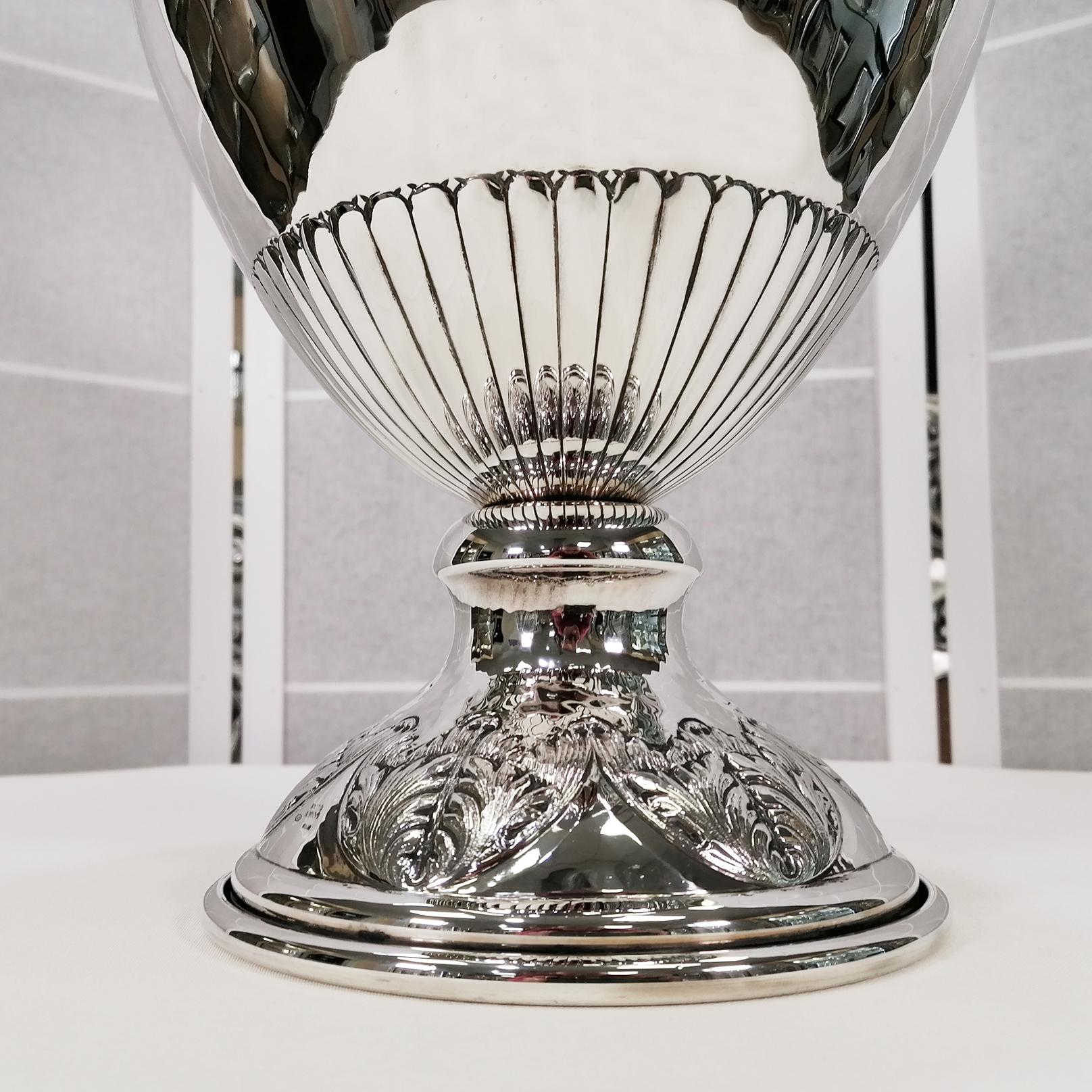 20th Century Italian Sterling Silver vase For Sale 7