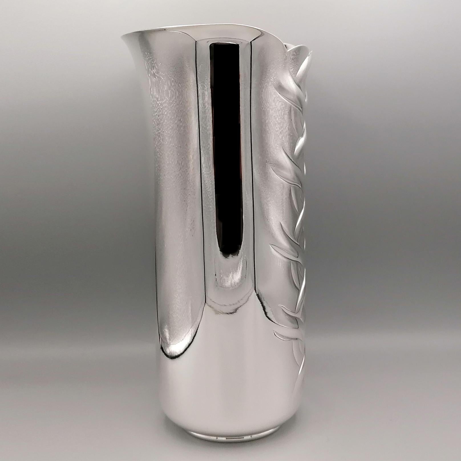 20th Century Italian Sterling Silver Vase In Excellent Condition For Sale In VALENZA, IT