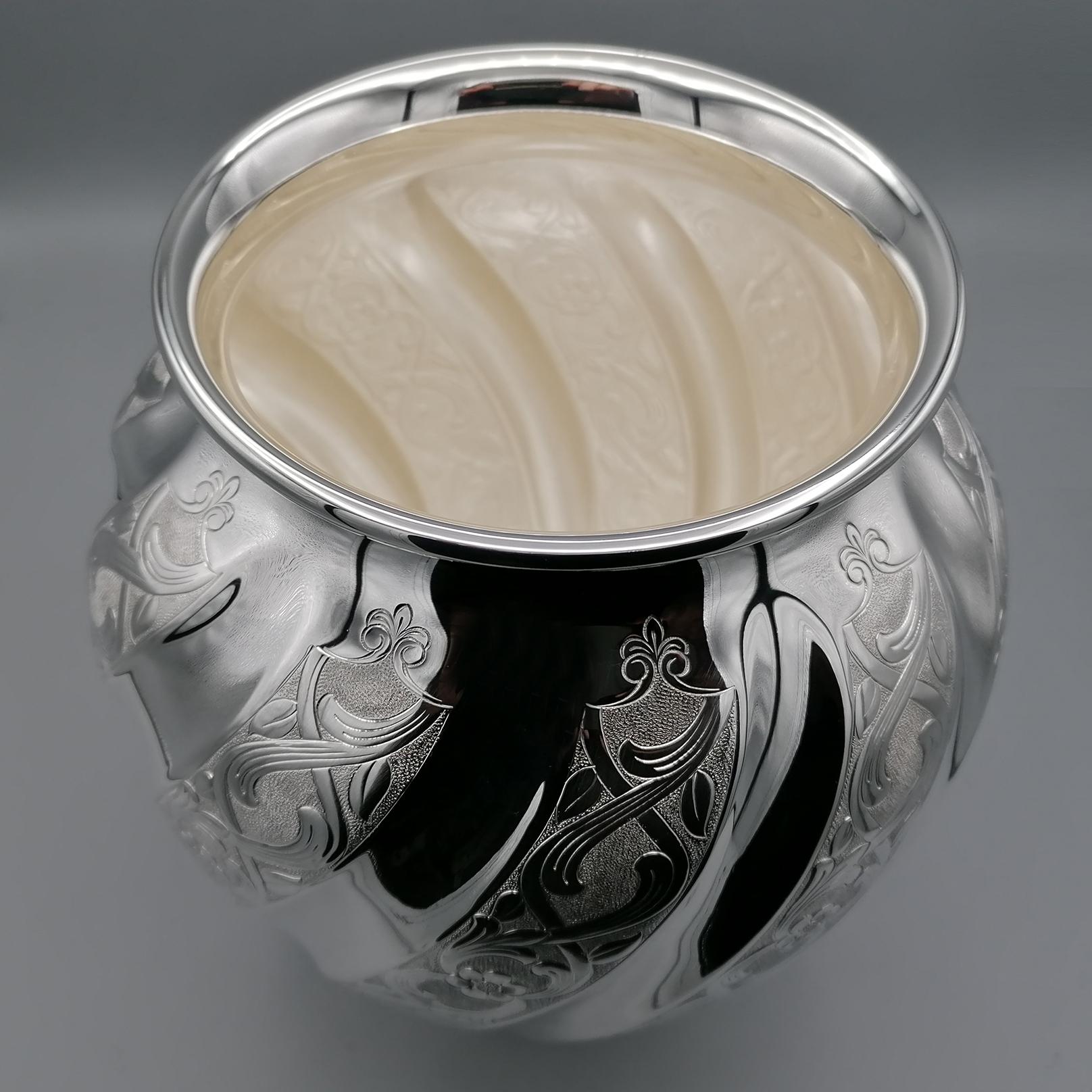 20th Century Italian Sterling Silver Vase In Excellent Condition For Sale In VALENZA, IT