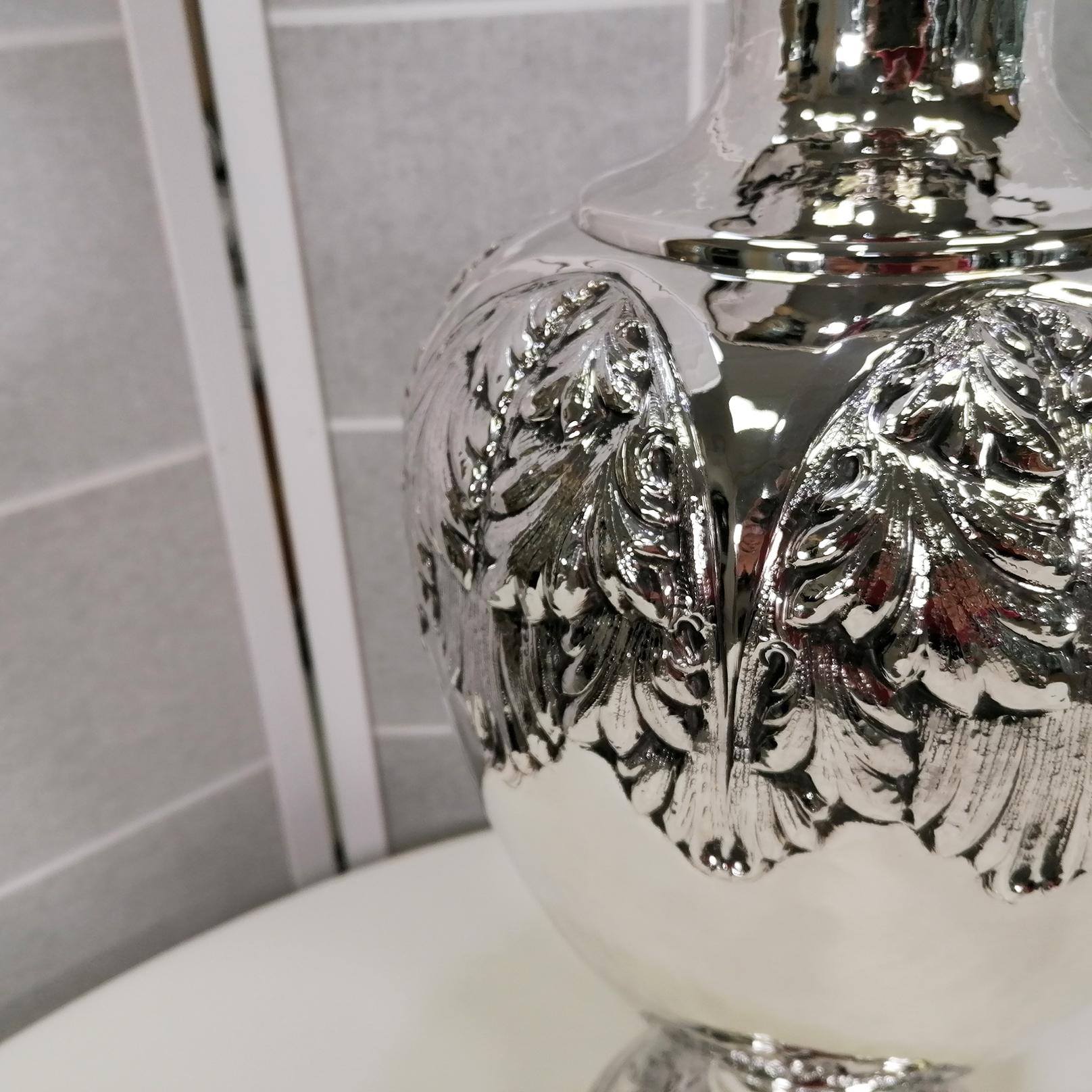 Gravé vase en argent sterling italien du 20e siècle en vente