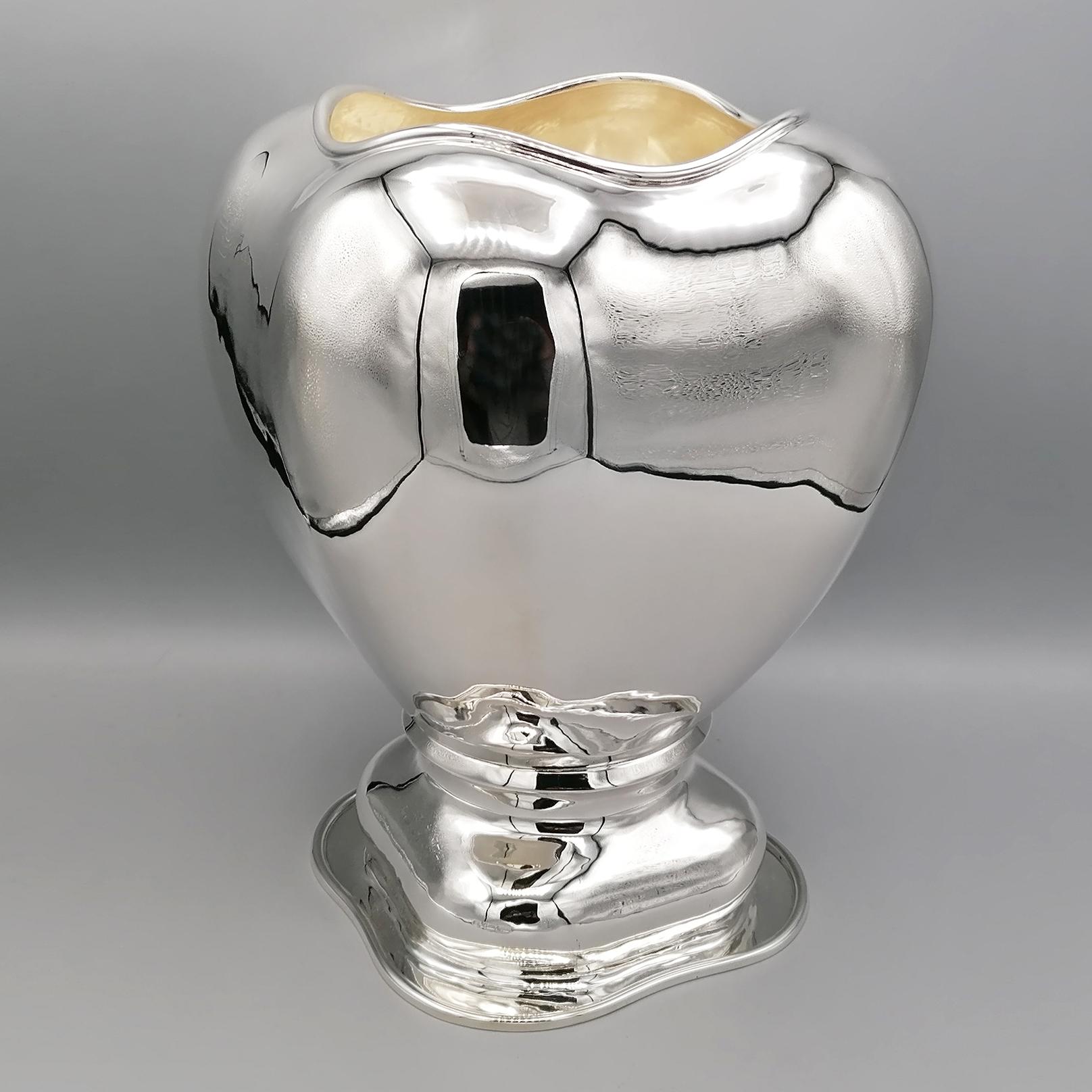 Sterlin Silver vase. 
The smooth body is shaped and slightly hammered
The foot follows the shape of the body harmoniously
Completely hand made

This vase has been studied to have a balance between the classicism of the object and the modernity of