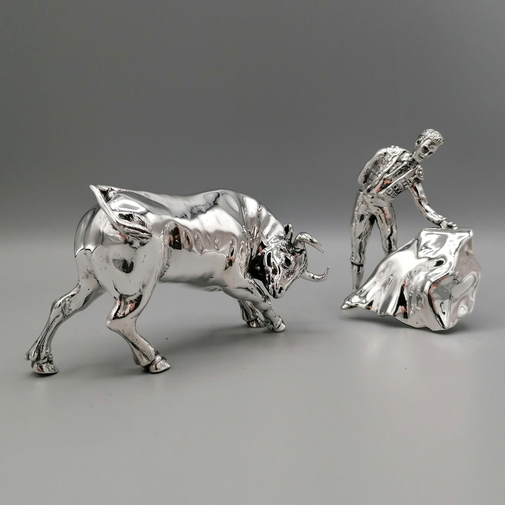 Moulage Sculpture italienne du 20ème siècle en argent sterling représentant un taureau et un chasseur de taureaux en vente