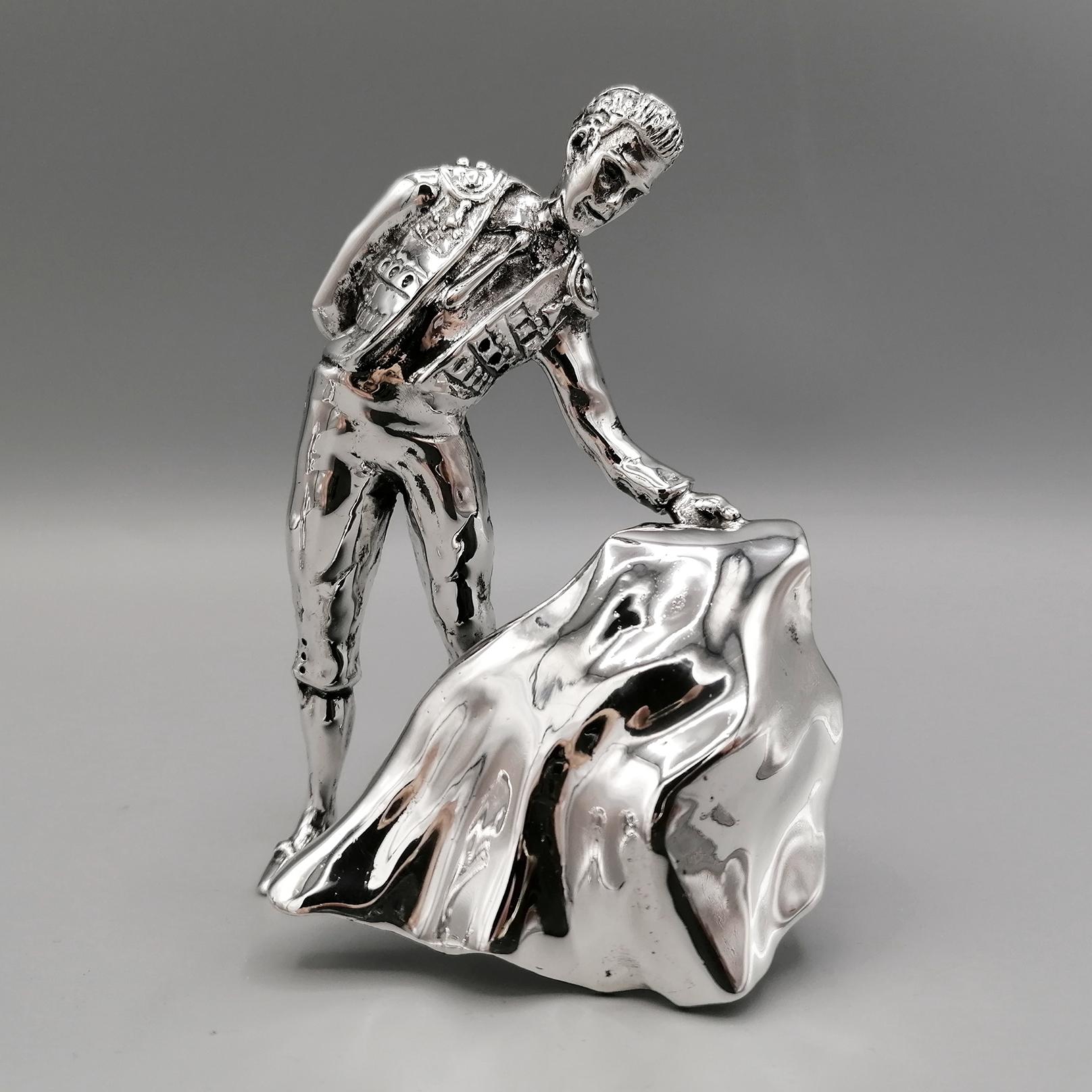 Fin du 20e siècle Sculpture italienne du 20ème siècle en argent sterling représentant un taureau et un chasseur de taureaux en vente