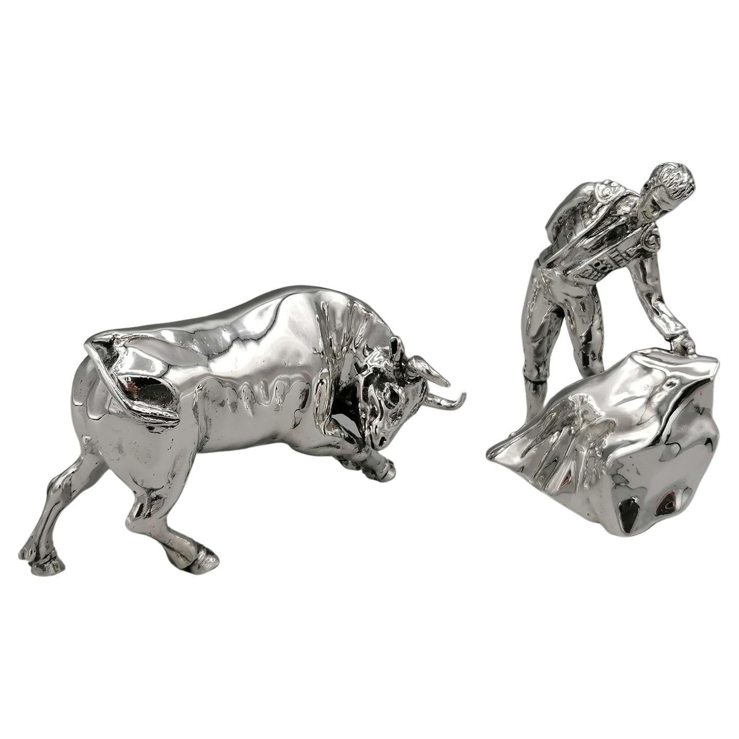Sculpture italienne du 20ème siècle en argent sterling représentant un taureau et un chasseur de taureaux