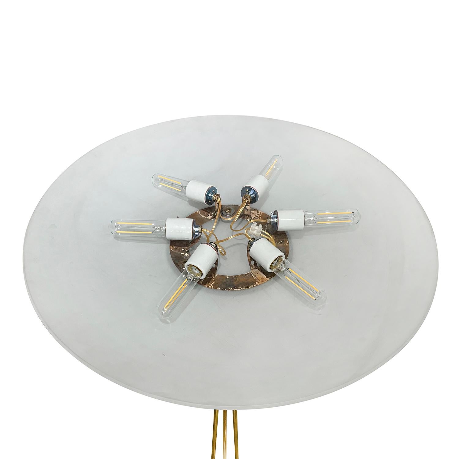 Italienische Stilnovo-Stehlampe aus Kristallglas des 20. Jahrhunderts von Gaetano Sciolari (Metall) im Angebot