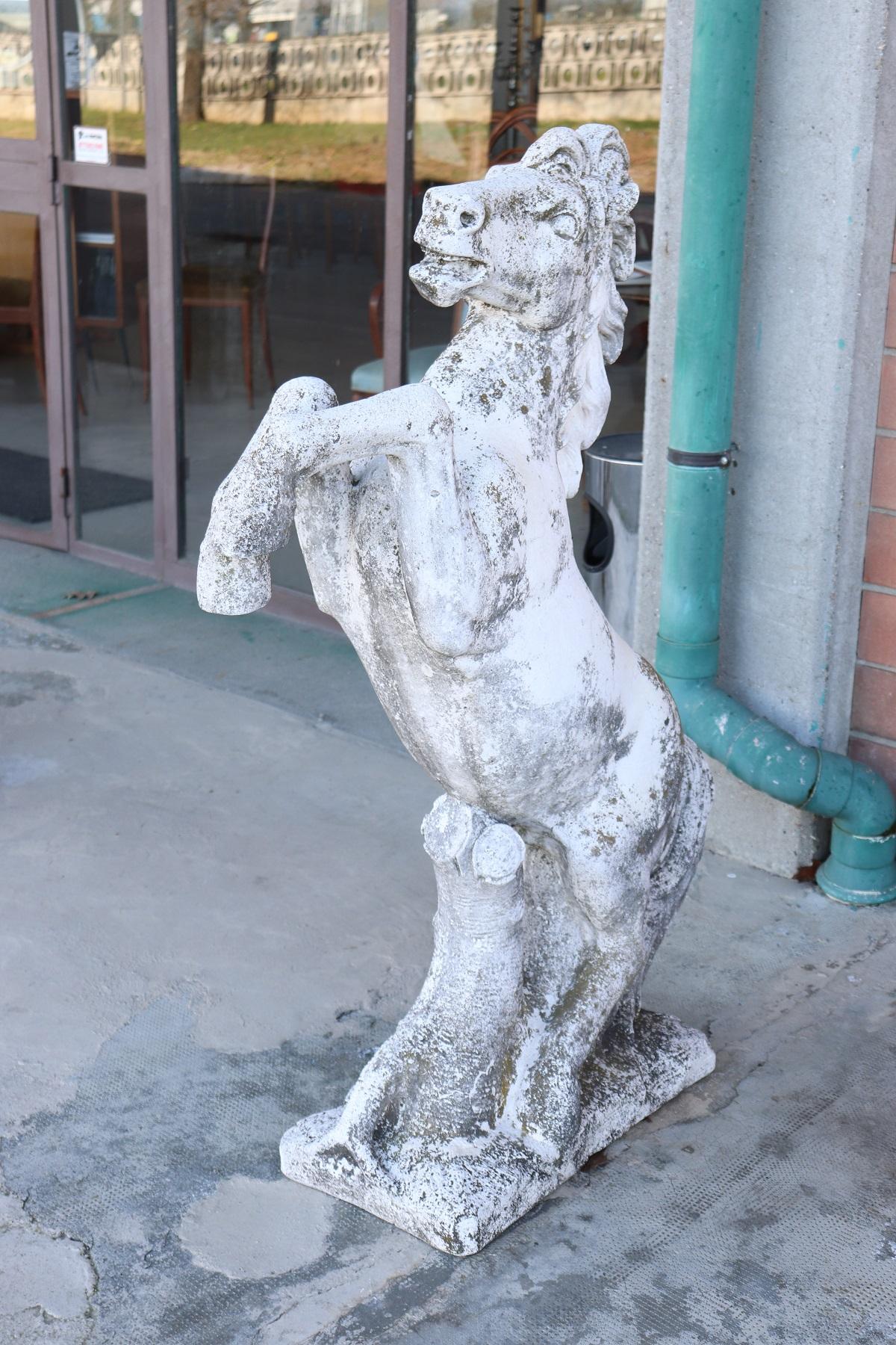 Beautiful refined garden horse statue, circa 1930s main material stone mixed with gravel and cement. Beautiful and majestic statue. The stone shows signs of the passage of time. This statue is perfect for embellishing an important garden.