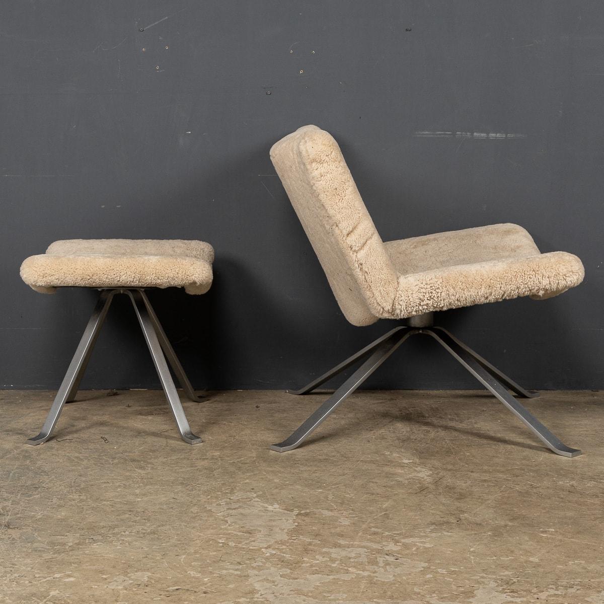 20th Century Italian Swivel Chairs with Matching Foot Stools, circa 1970 For Sale 1