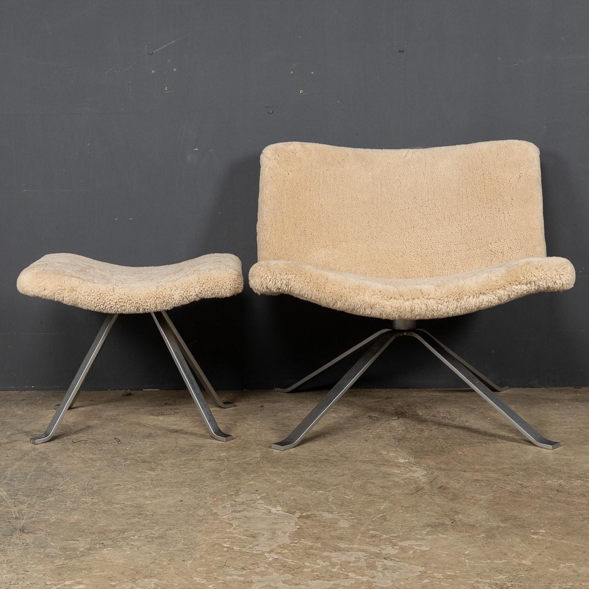 20th Century Italian Swivel Chairs with Matching Foot Stools, circa 1970 For Sale 2