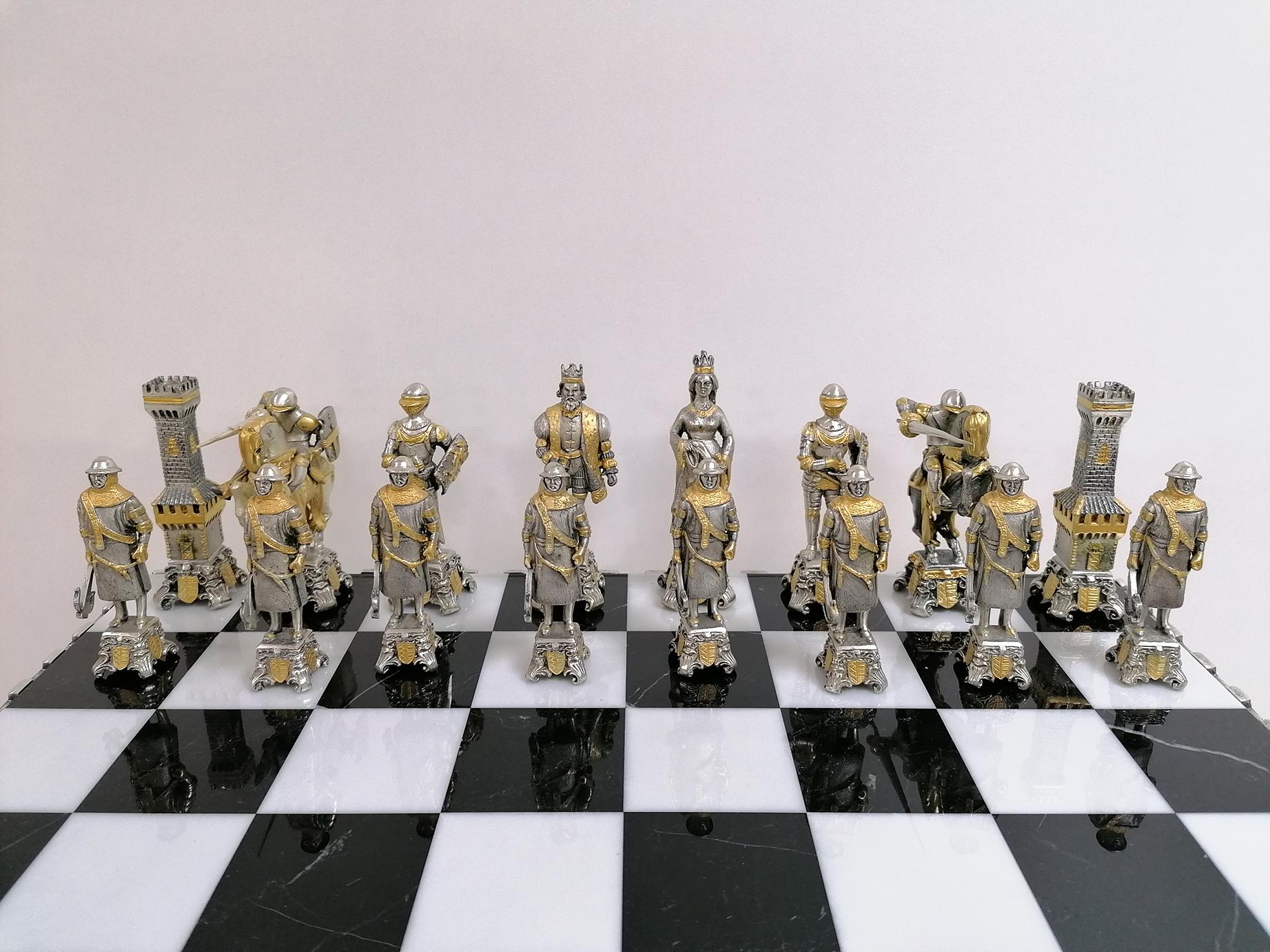 Table italienne du 21e siècle, plateau d'échecs avec jeu d'échecs en vente 7