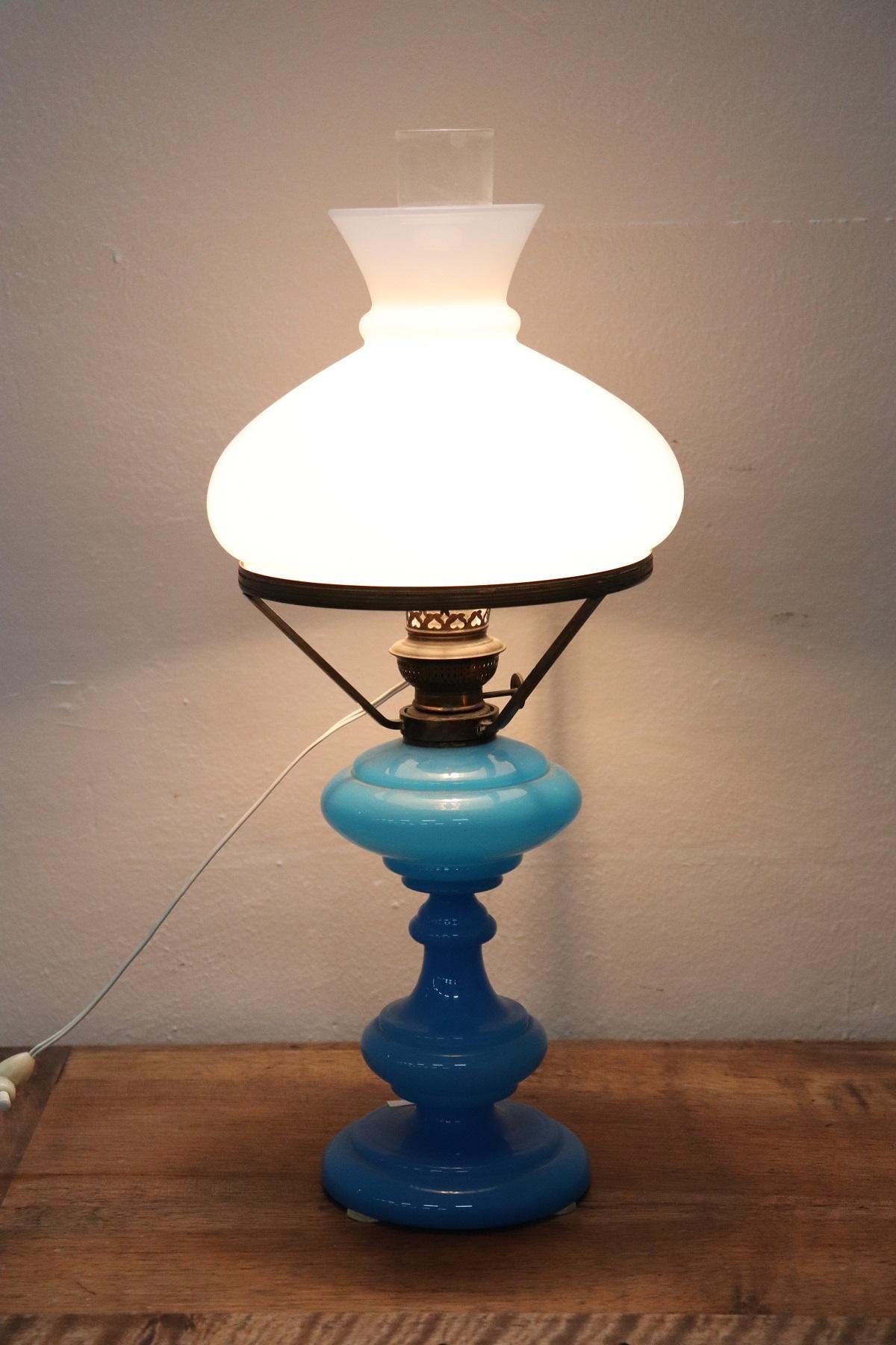 20th Century Italian Table Lamp in Opal Blue Artistic Glass In Excellent Condition In Casale Monferrato, IT