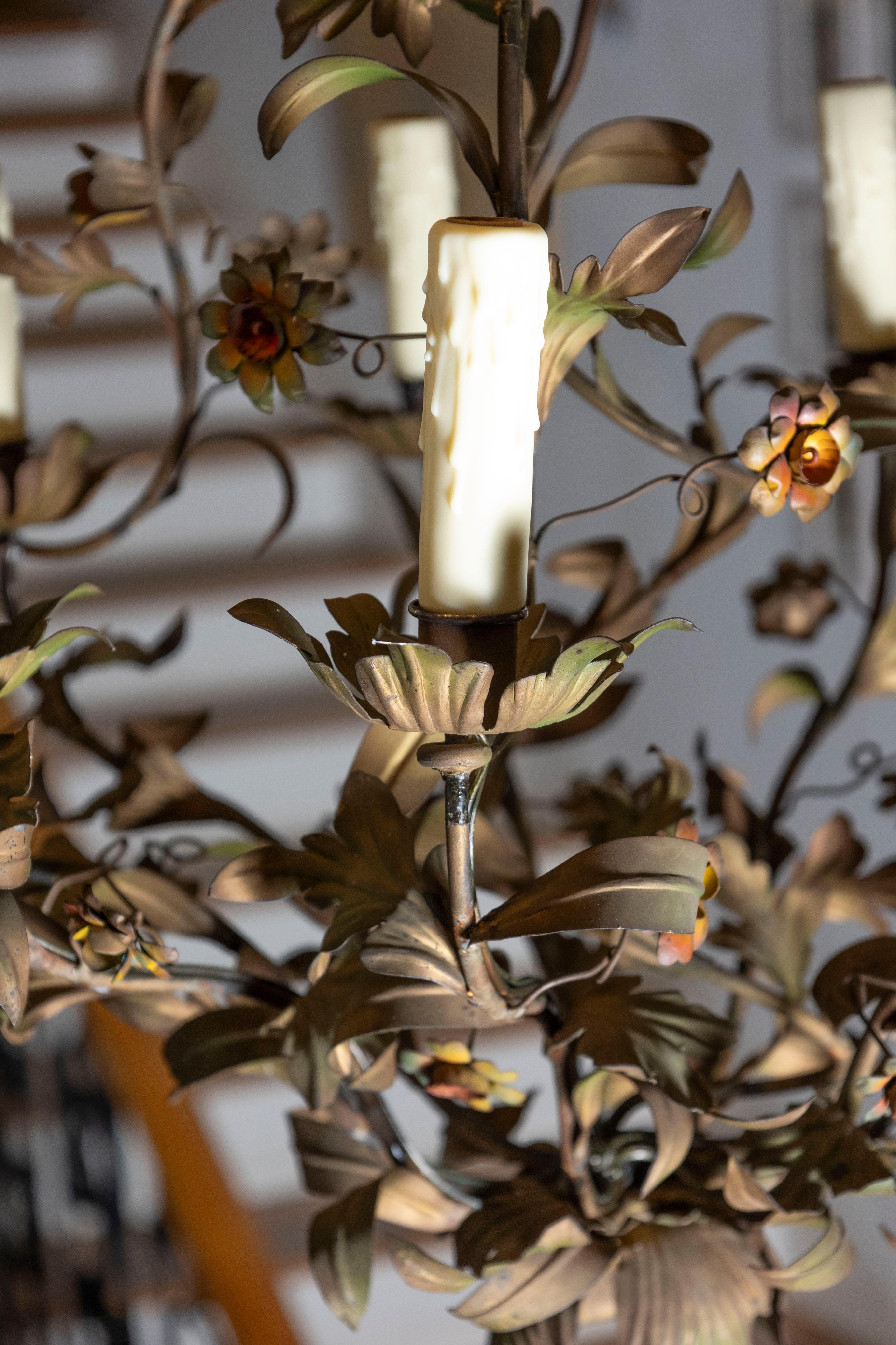 Lustre italien du 20ème siècle en tôle à fleurs, vers 1900 en vente 1