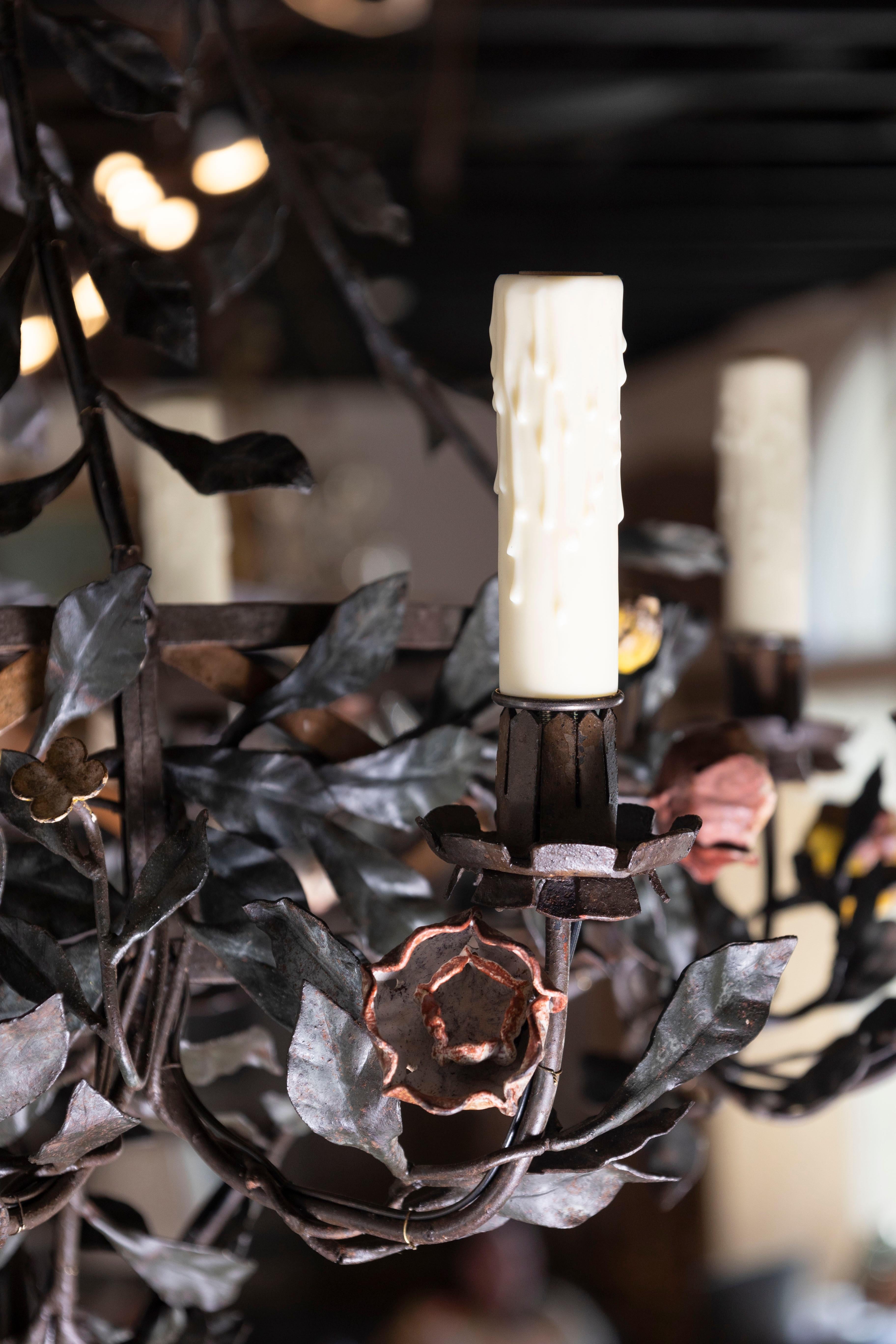 20th Century Italian Tole Floral Chandelier with Painted Leaves and Gilt Accents For Sale 2