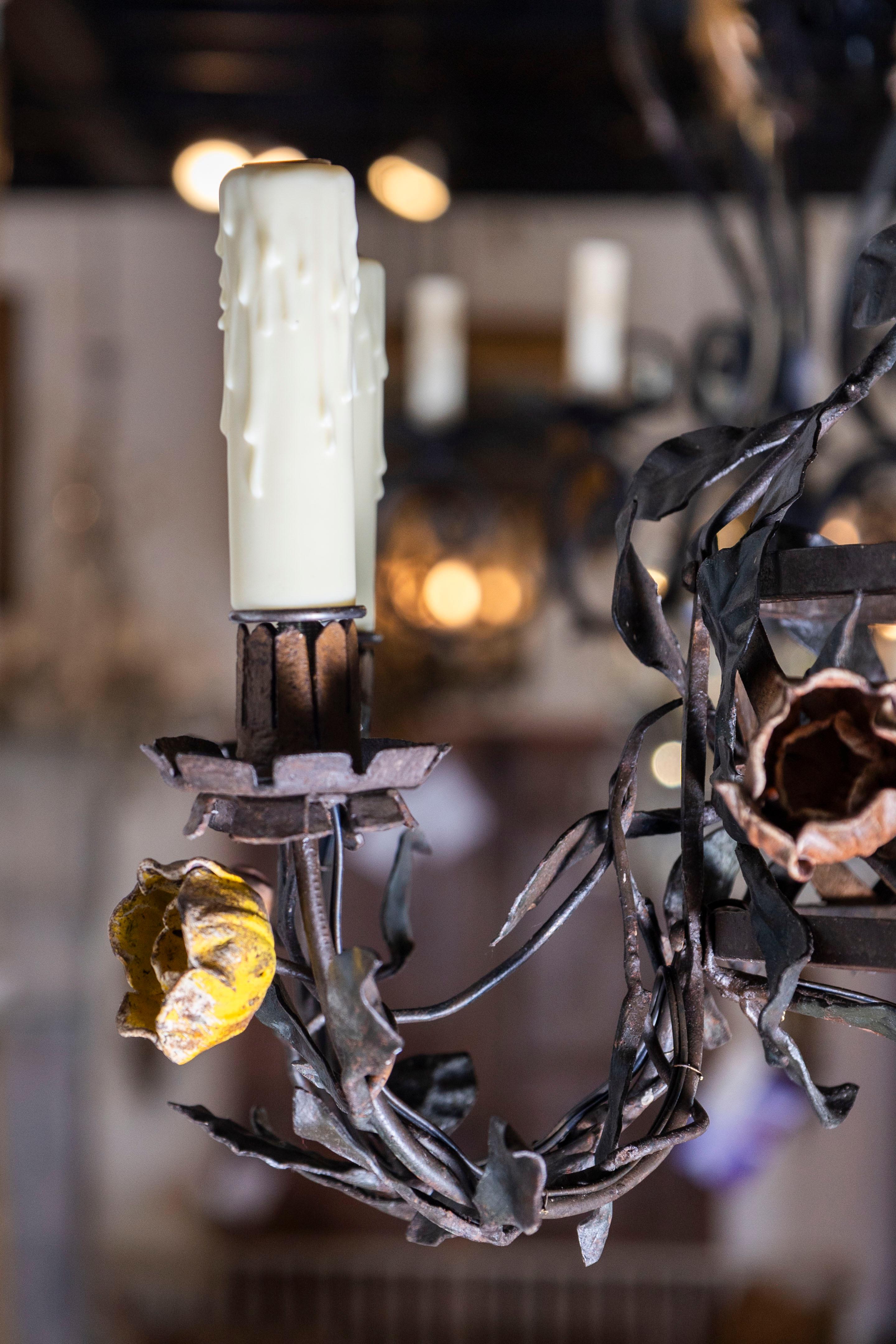 20th Century Italian Tole Floral Chandelier with Painted Leaves and Gilt Accents For Sale 3