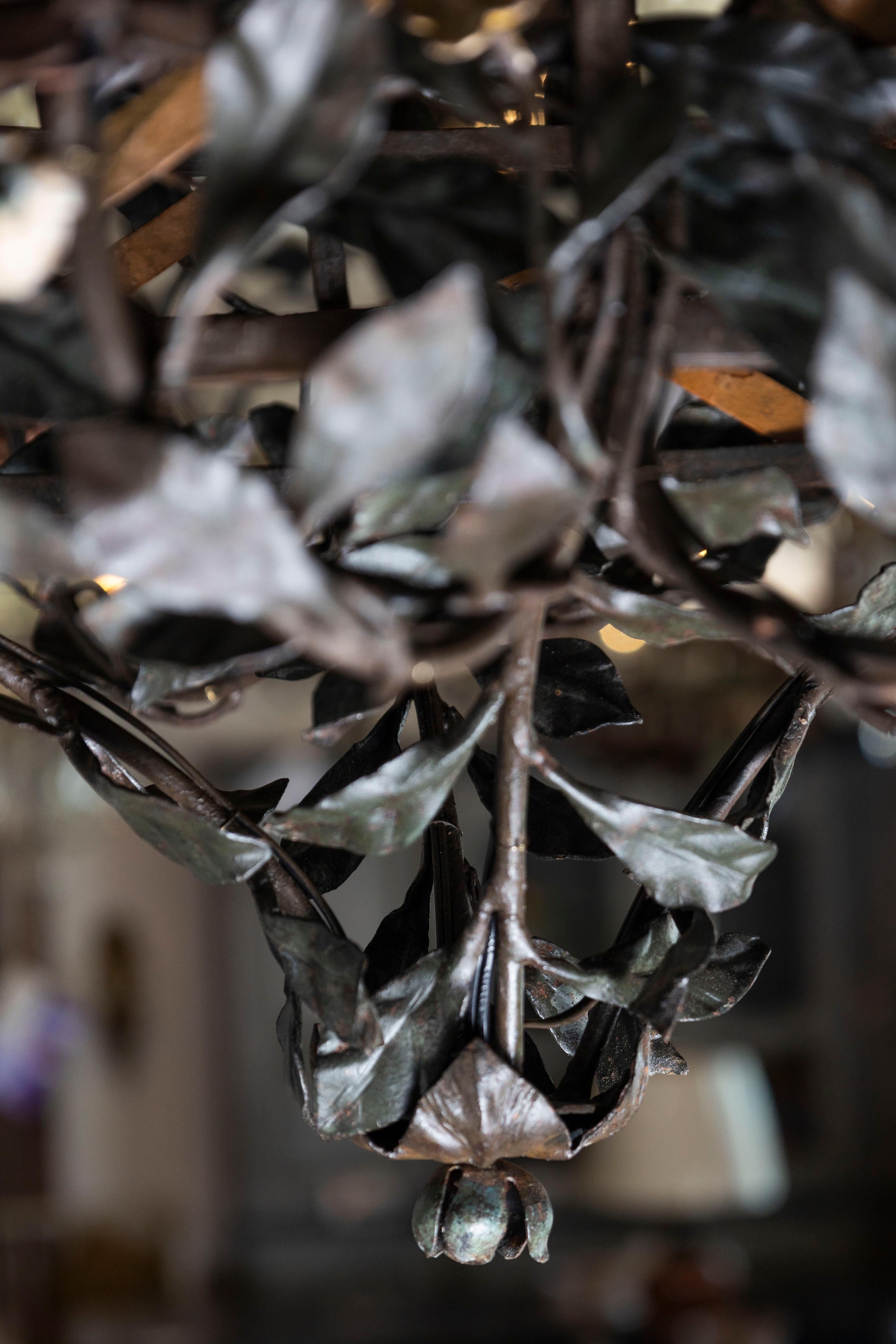 20th Century Italian Tole Floral Chandelier with Painted Leaves and Gilt Accents For Sale 5