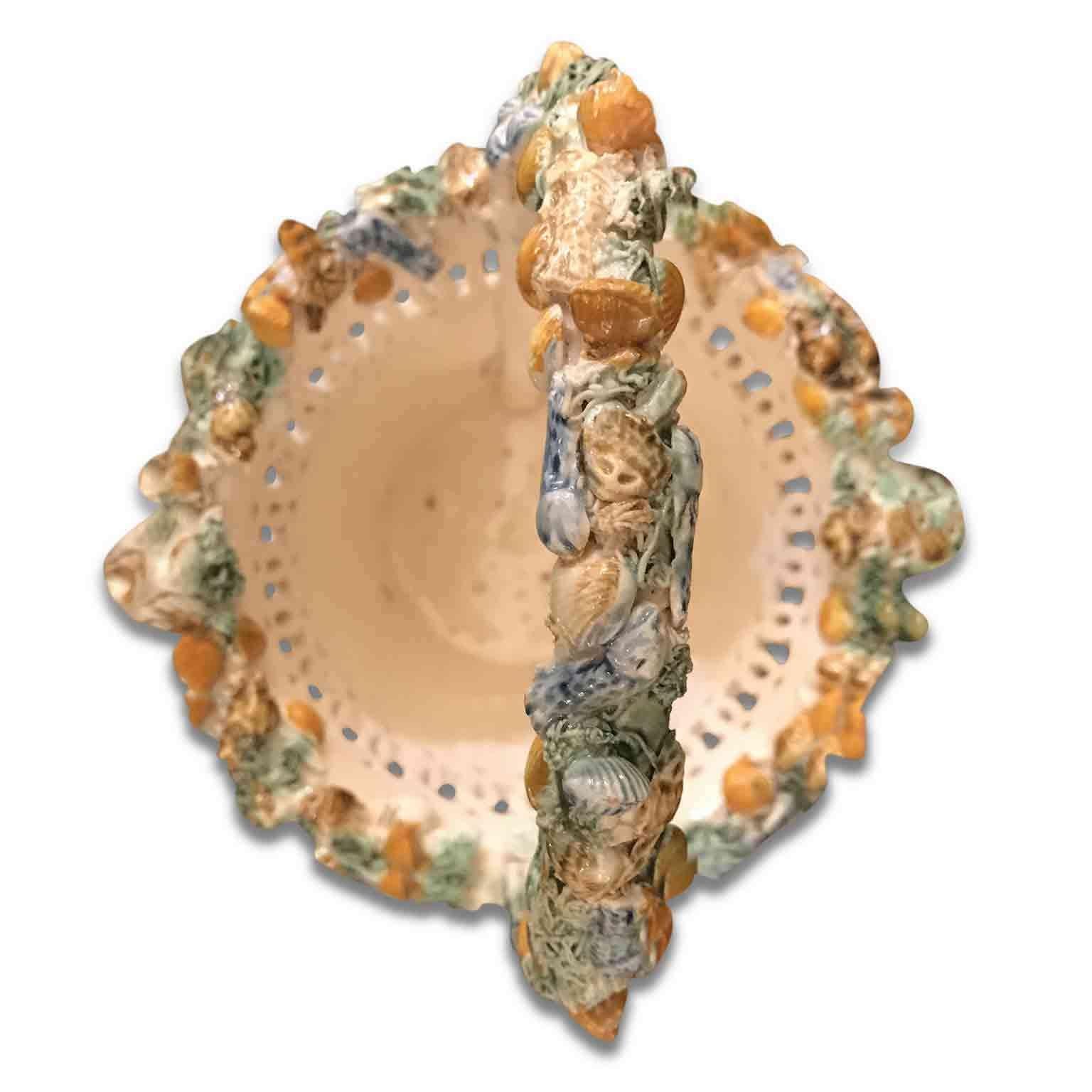 Italienischer toskanischer Vasenkorb mit Fischschalen aus dem 20. Jahrhundert (Keramik) im Angebot