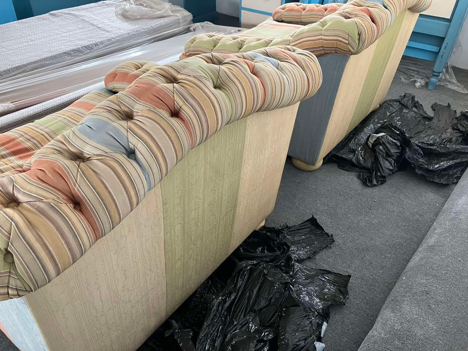 Set di canapè e due poltrone di Valentino Piu del XX secolo in vendita 1