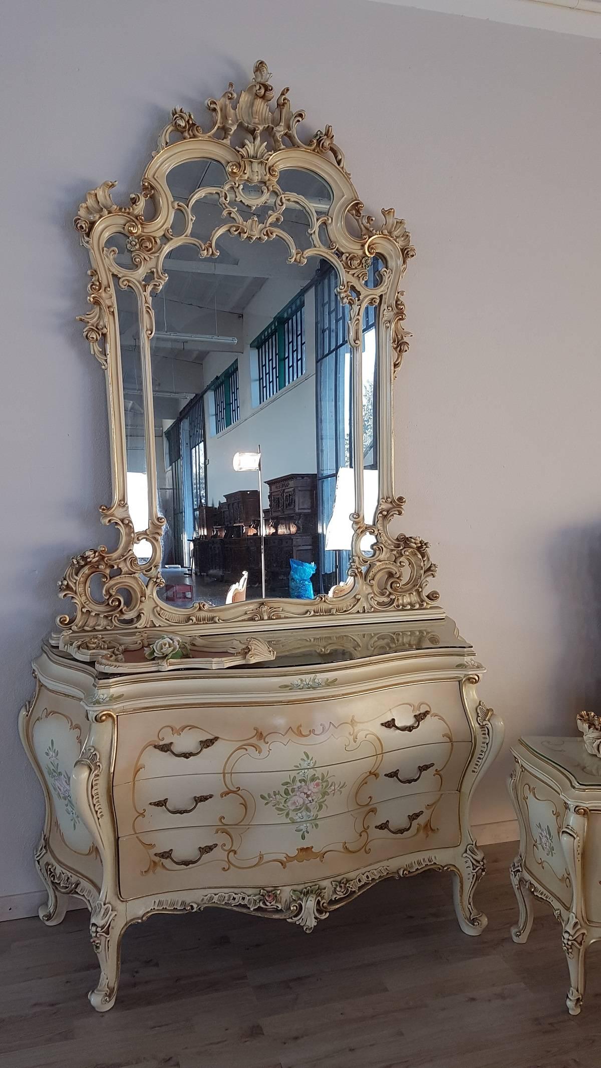 20th Century Italian Venetian Baroque Style and Painted Bedroom Set In Good Condition In Casale Monferrato, IT