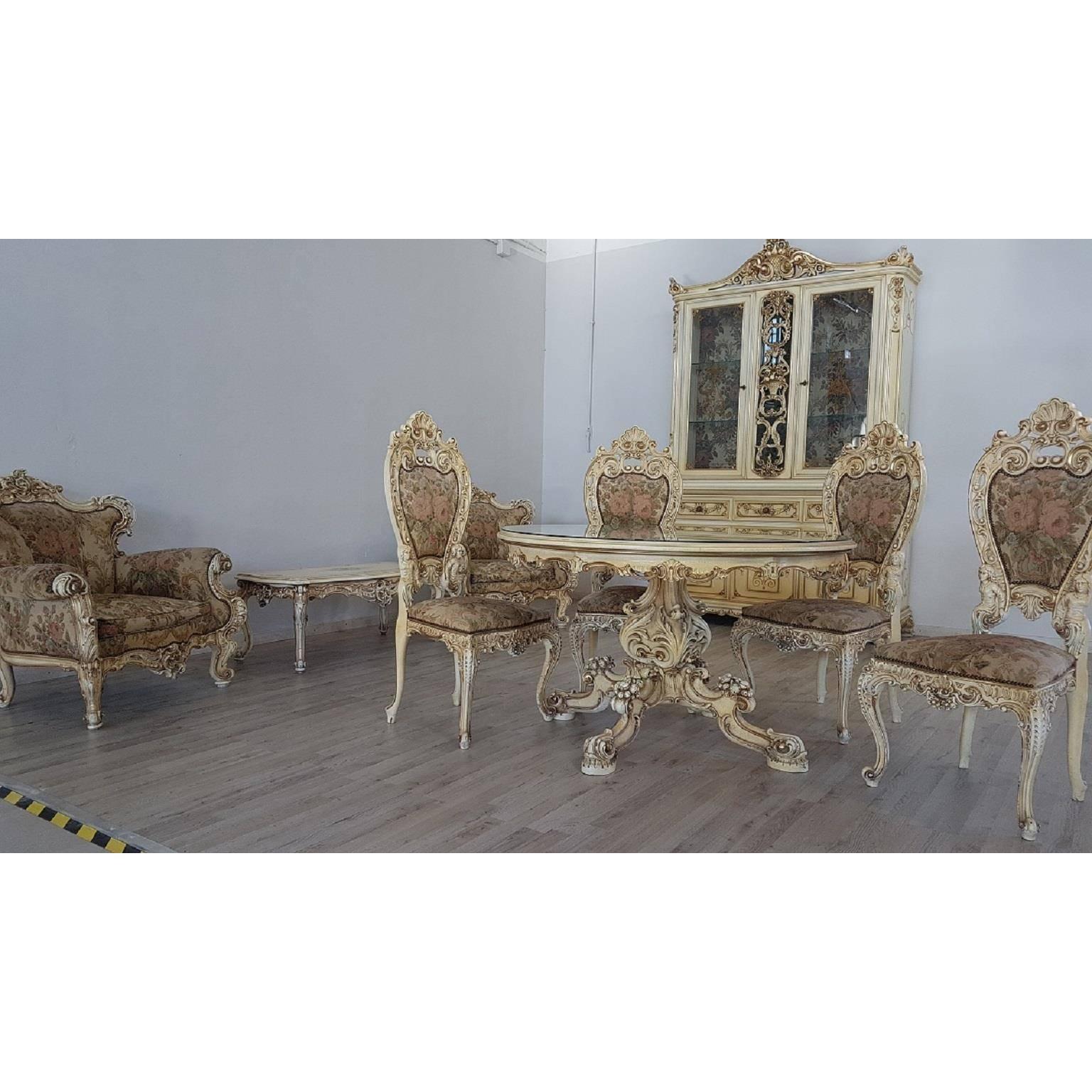 Refined and elegant complete dining room set created 20th century in perfect Venetian Baroque style. The room faithfully reproduces the splendor and refinement of the Baroque period. Completely lacquered and painted, they love with care even in the