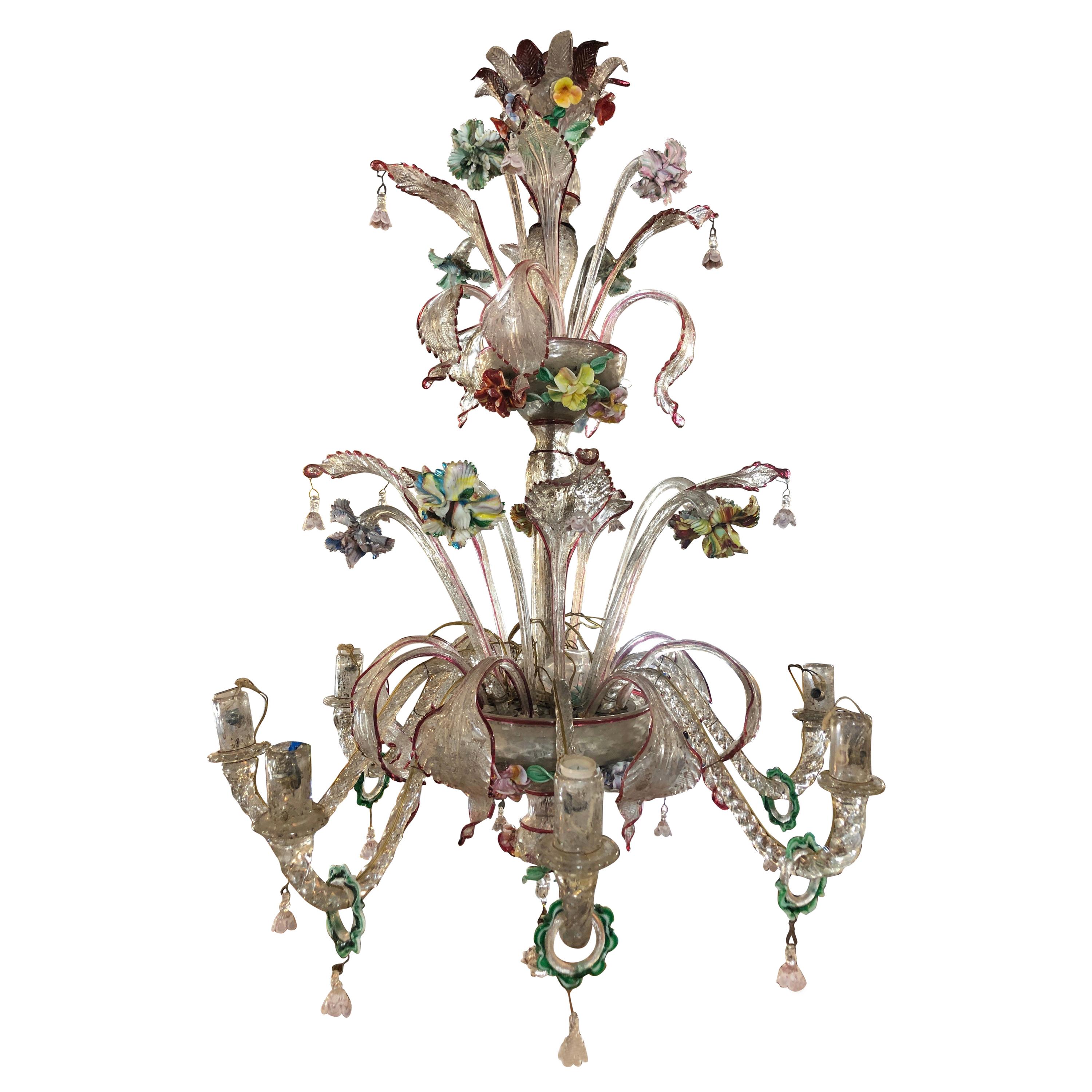 italienischer venezianischer Acht-Licht-Kronleuchter mit Blumenspritzern aus dem 20. Jahrhundert:: 1940er Jahre