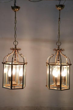 20th Century Italian Vintage Pair of Refined Hexagonal Gilt Lanterns
