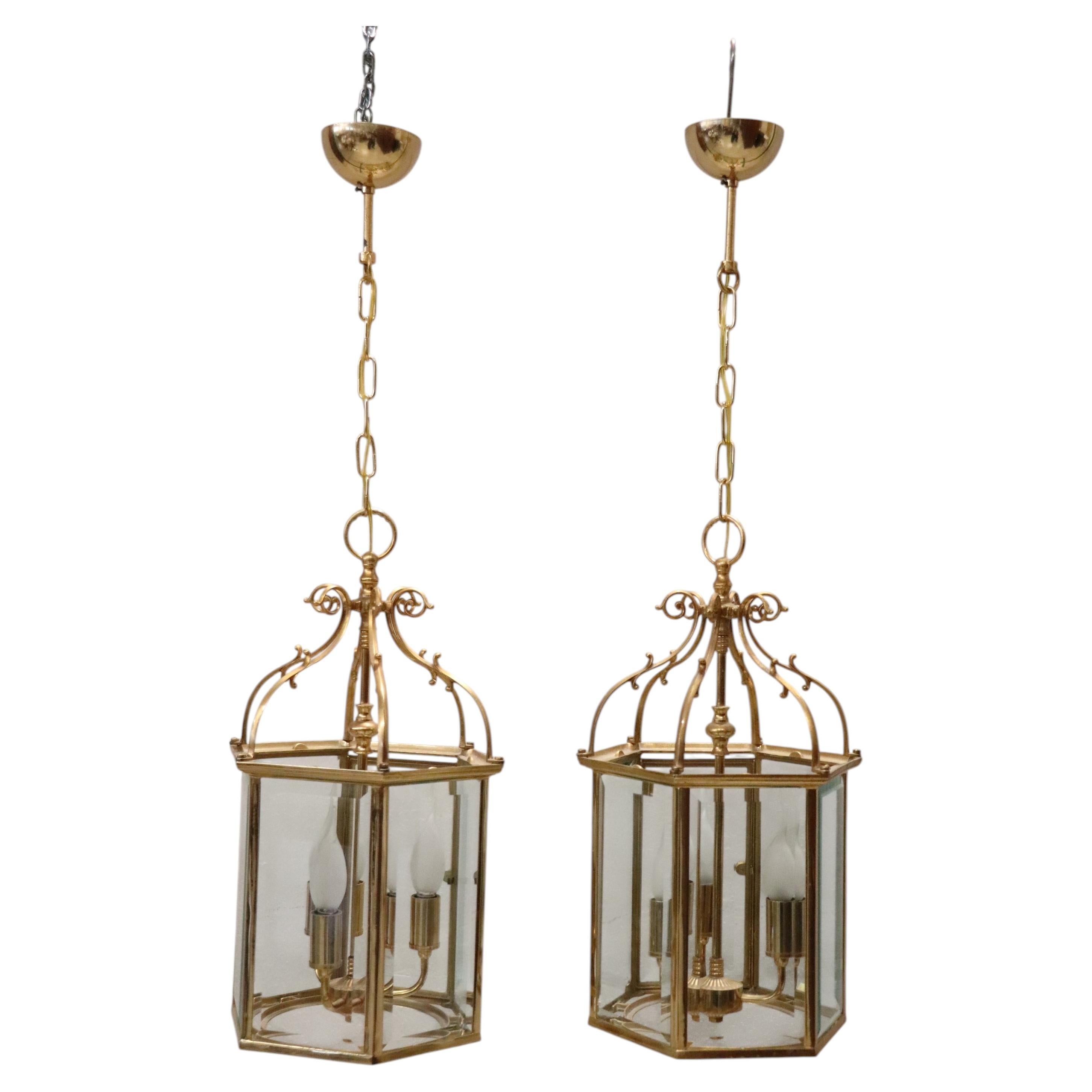 20th Century Italian Vintage Pair of Refined Hexagonal Gilt Lanterns For Sale