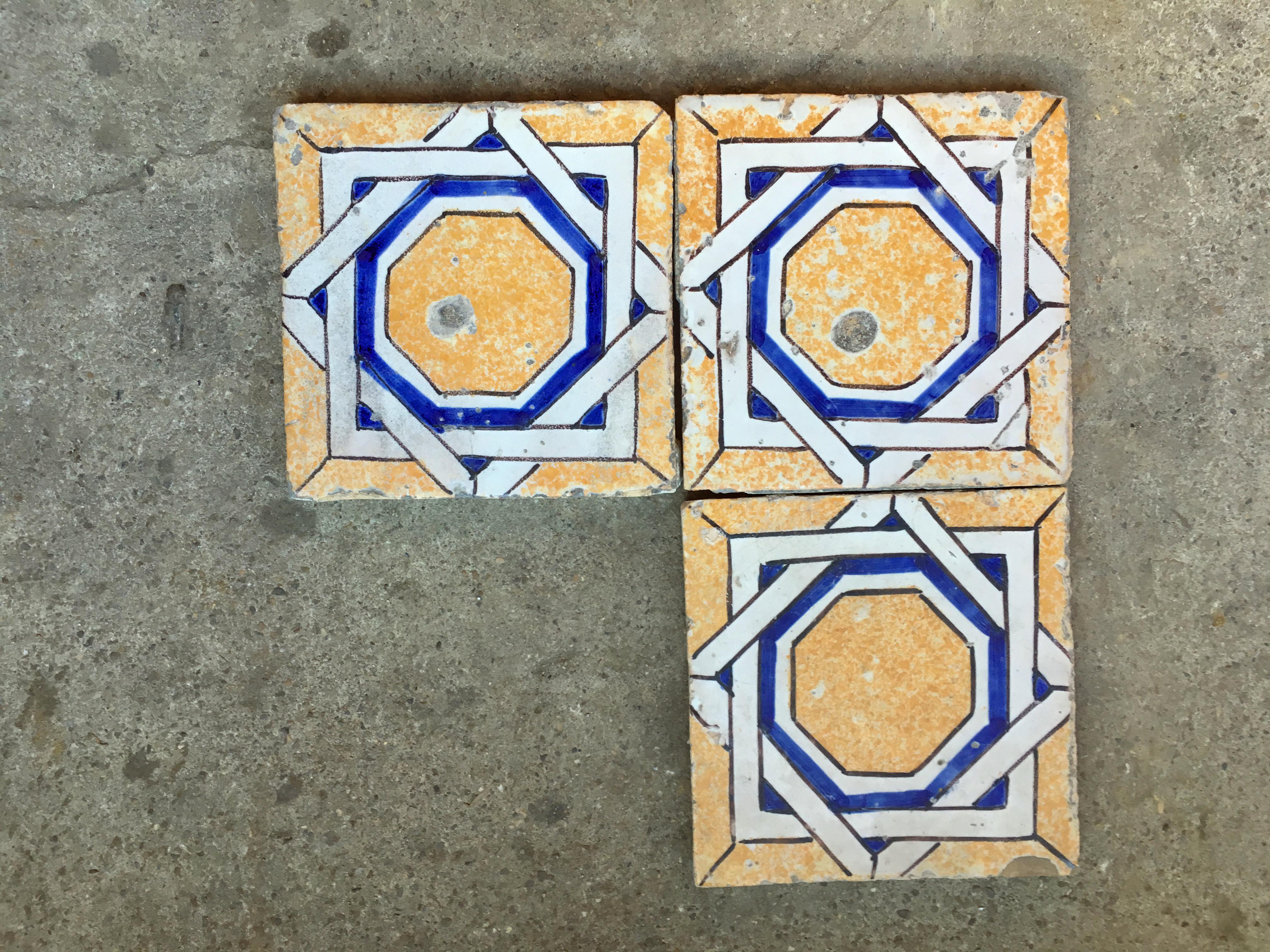 20th Century Italian Vintage Reclaimed Decorated Tiles, 1920s (Viktorianisch) im Angebot