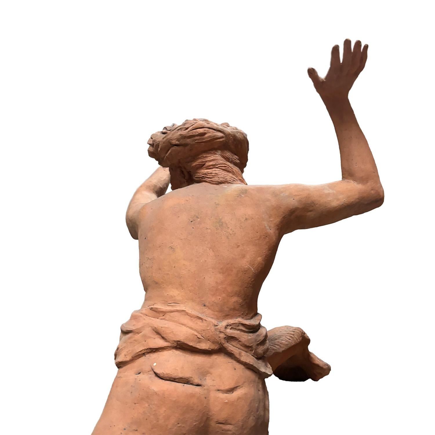 Statuetta di Tritone in terracotta in stile romano vintage del XX secolo in vendita 1