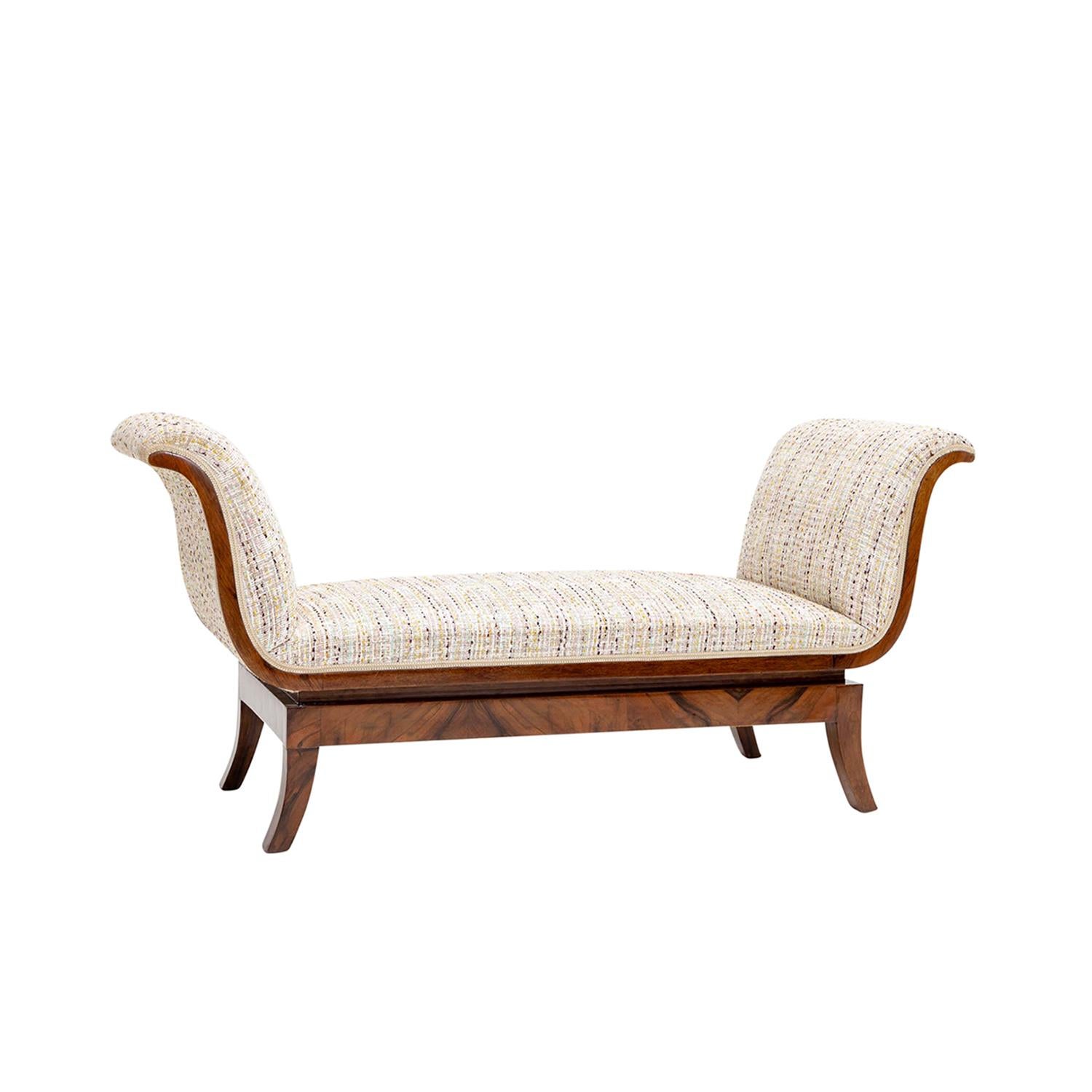 A small, vintage Art Deco Italian sofa bench made of hand crafted shellac polished, partly veneered Walnut in good condition. The canapé is particularized by two side backrests, standing on four arched wooden feet. Newly upholstered in an oat milk