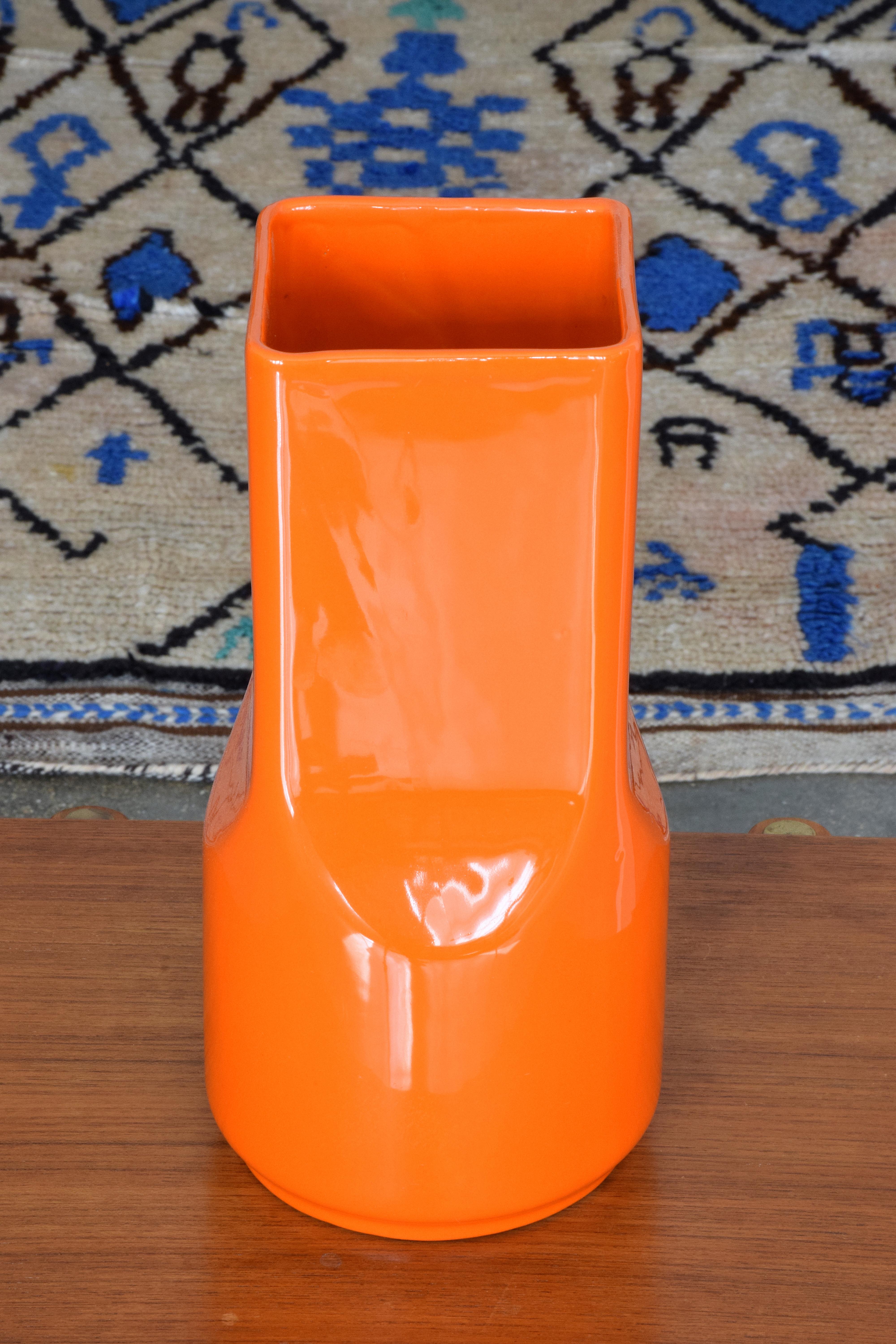 An Italian Mid-Century Modern vintage ceramic flower vase by notable Italian ceramics company specializing in ceramic wall and floor tiles. Designed in a beautiful bright orange shade, circa 1967, Italy, 1960s.

About us: 
Spirit Gallery presents a