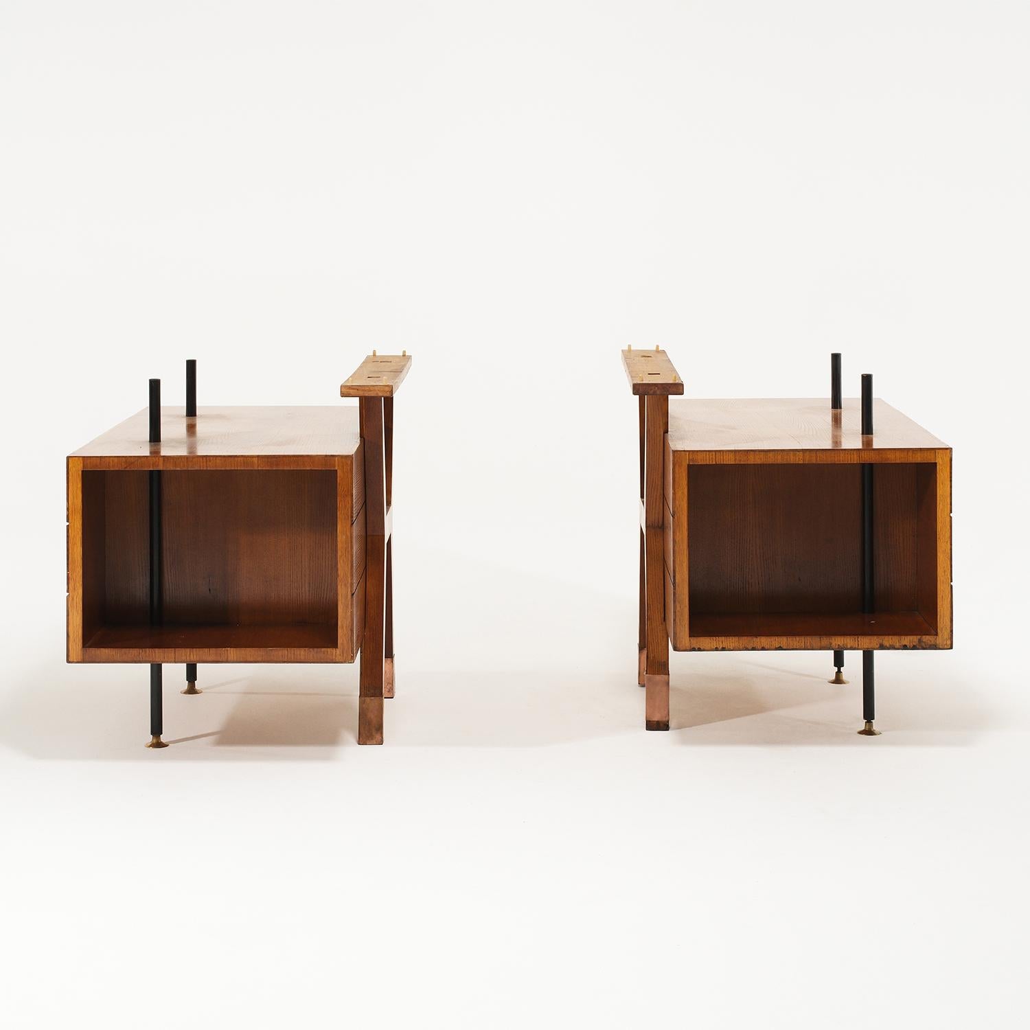 Italienischer Vintage-Schreibtisch und Sessel aus Nussbaumholz von Amleto Sartori aus dem 20. Jahrhundert (Baumwolle) im Angebot