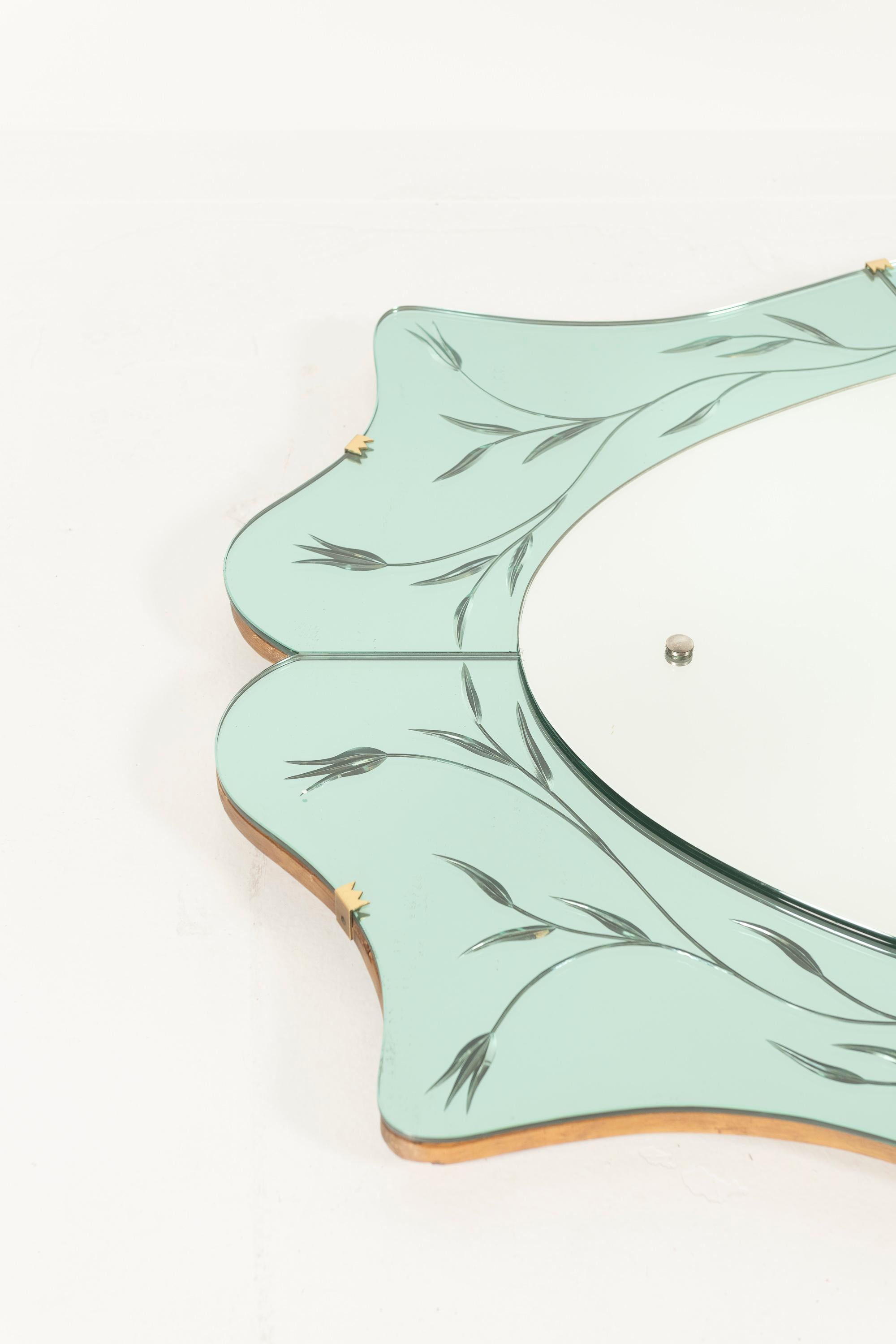 Miroir mural italien du 20ème siècle avec étagère attribué à Cristal Arte en vente 4
