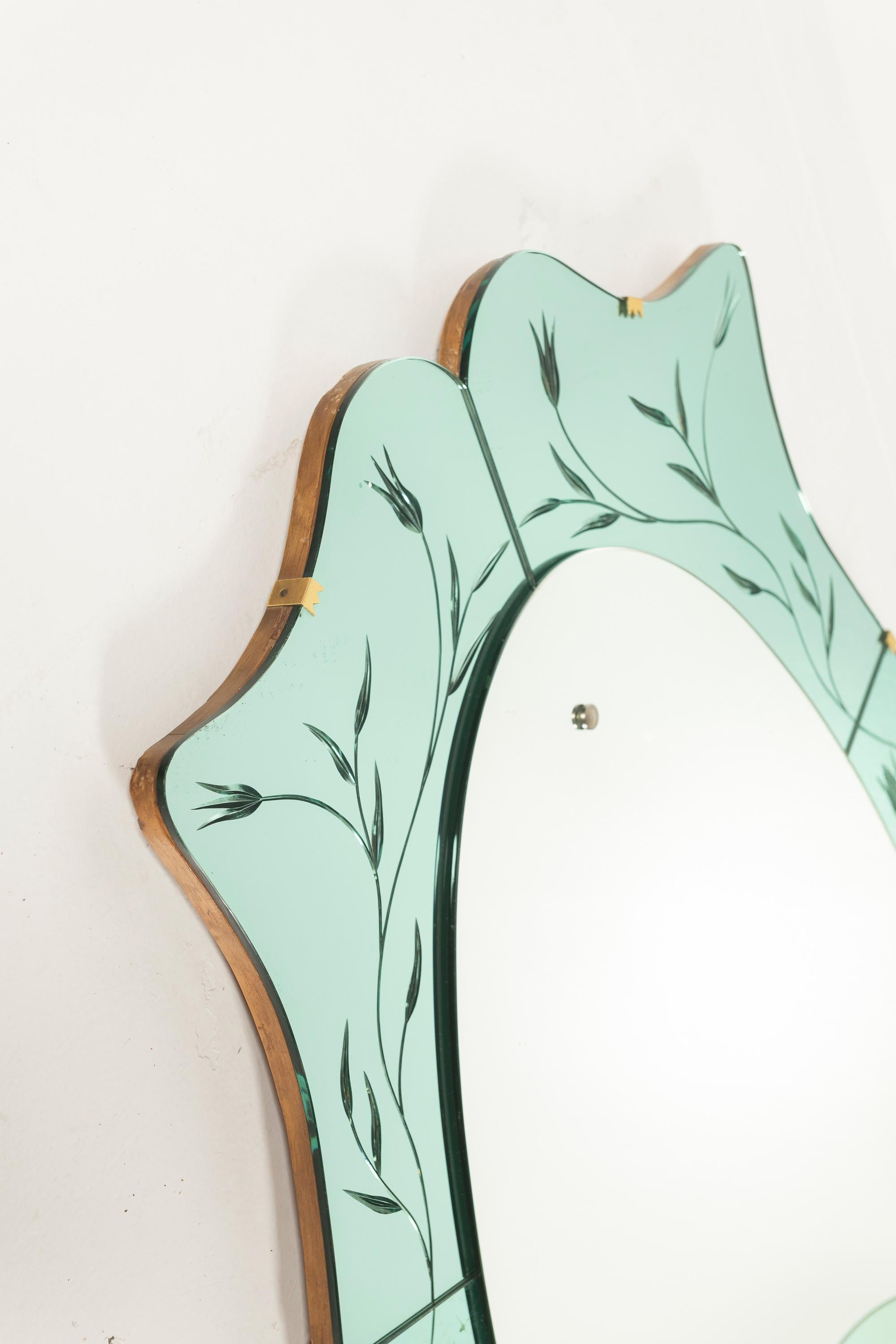Miroir mural italien du 20ème siècle avec étagère attribué à Cristal Arte en vente 3