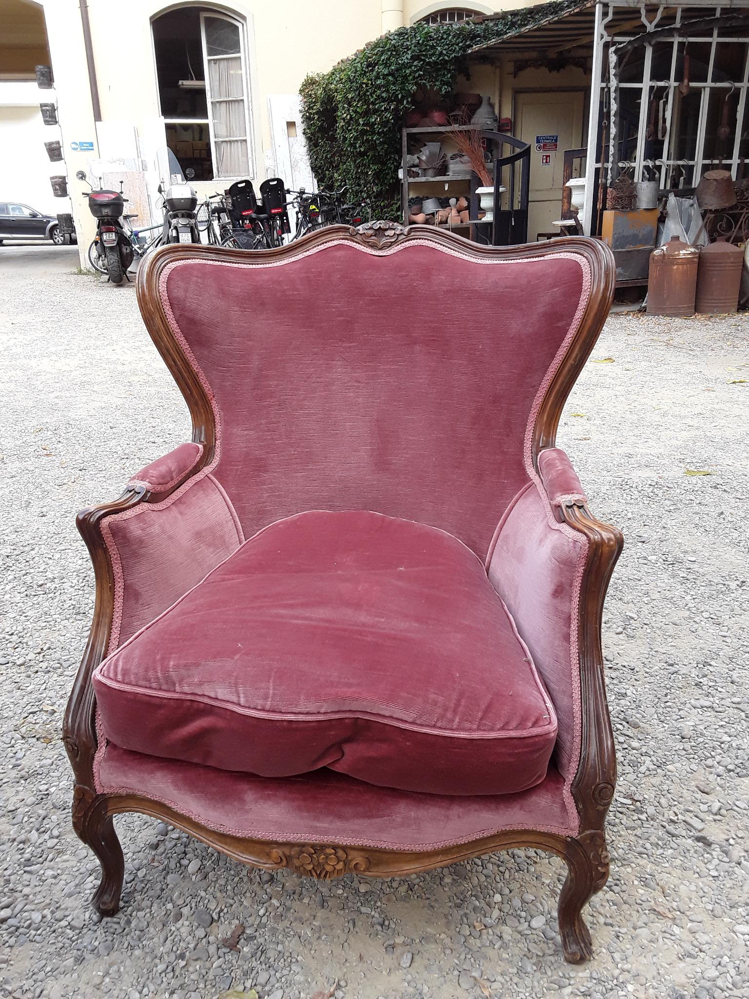 20th Century Italian Walnut Armchairs with Cherry Colour Original Velvet Fabric In Good Condition In Florence, IT
