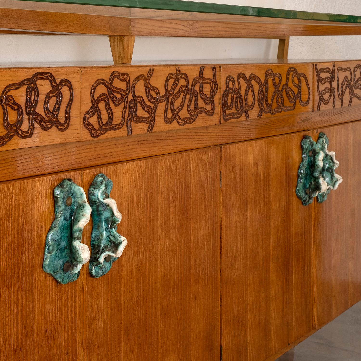 Konsolentisch aus italienischem Nussbaumholz, Keramik, Sideboard aus furniertem Ahorn, 20. Jahrhundert (Furnier) im Angebot