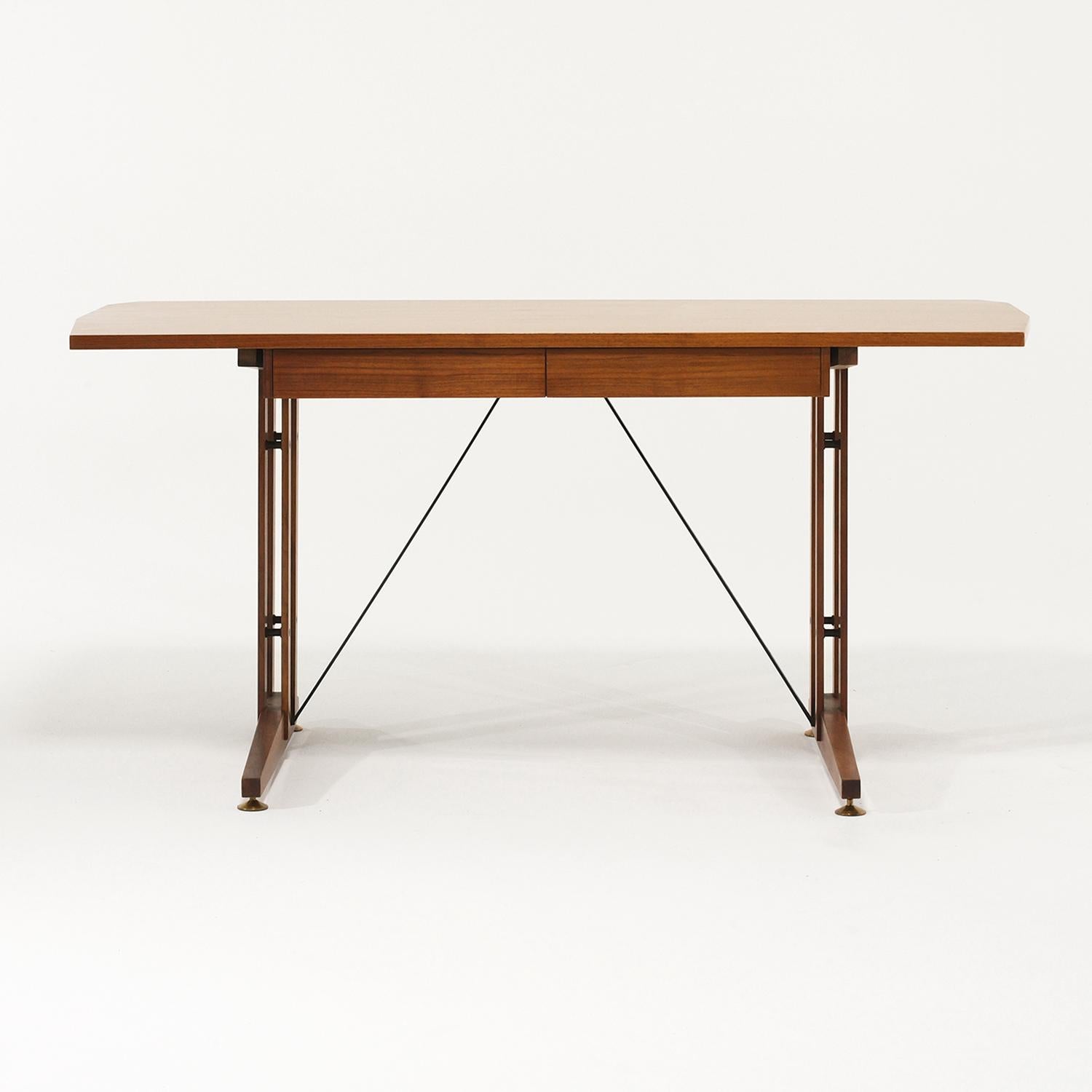 Italienischer Vintage-Schreibtisch aus Nussbaumholz im Stil von Carlo Ratti aus dem 20. Jahrhundert (Moderne der Mitte des Jahrhunderts) im Angebot