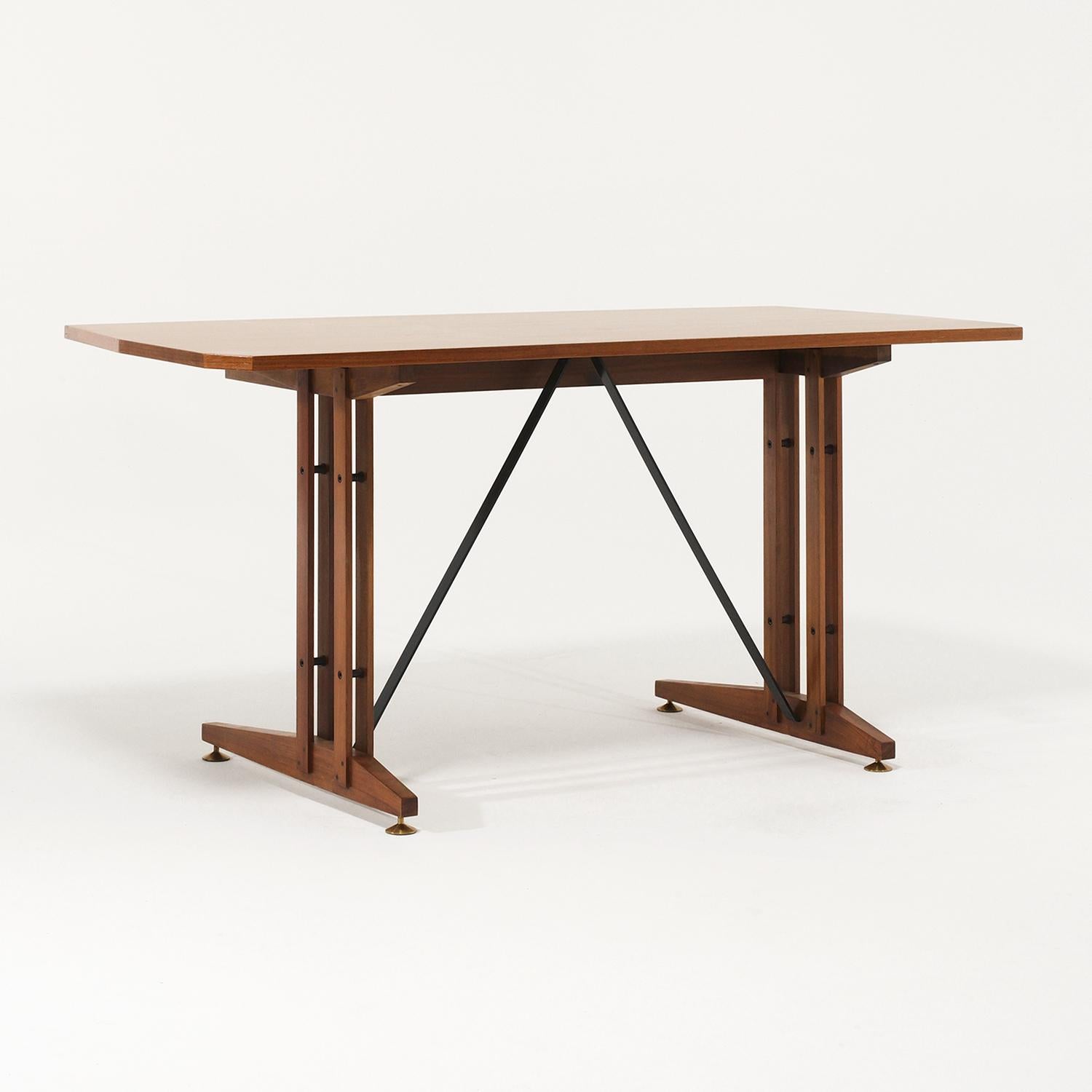 20th Century Italian Vintage Walnut Writing Table in the Style of Carlo Ratti For Sale 1