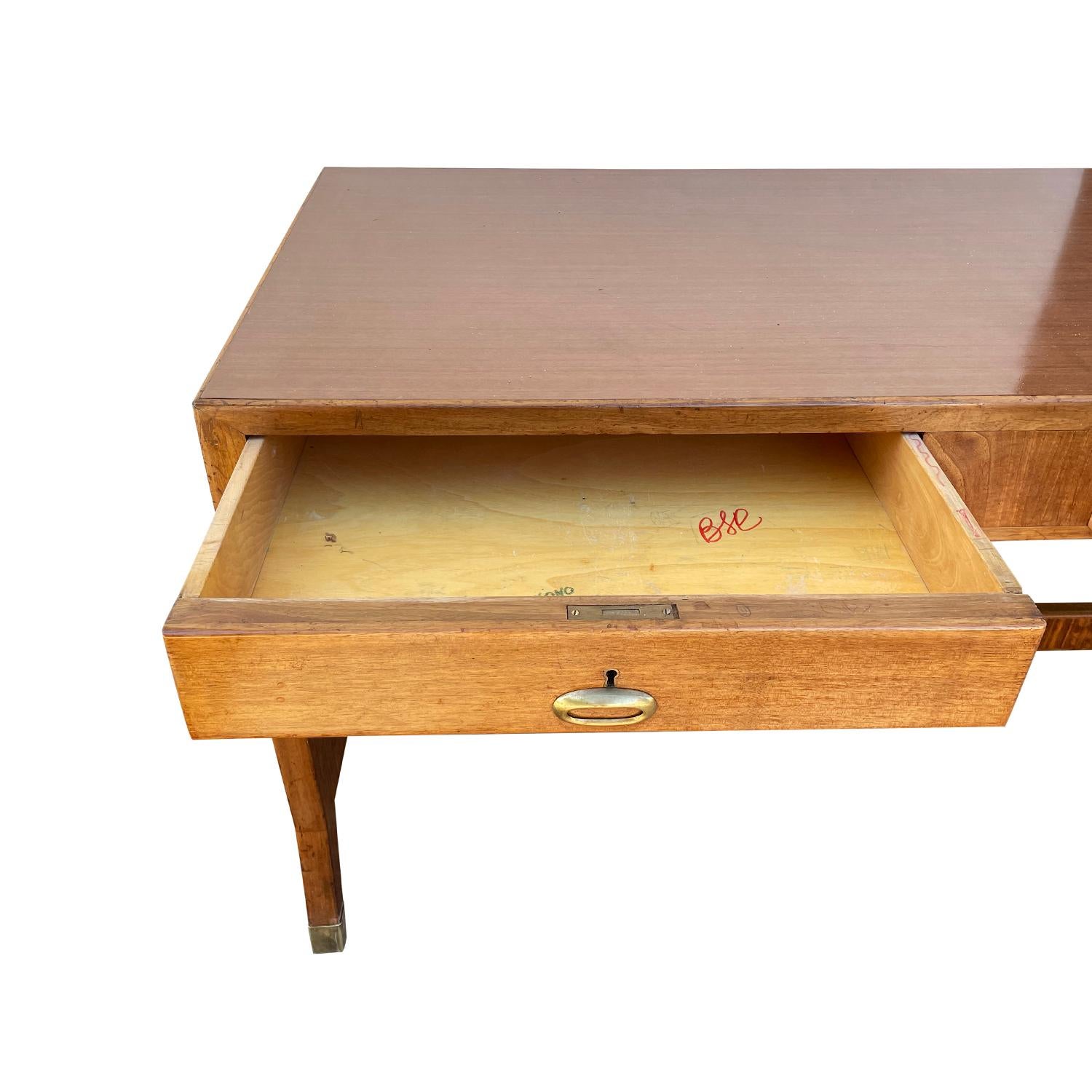 Schreibtisch aus italienischem Nussbaumholz des 20. Jahrhunderts, Schreibtisch-Set mit Stuhl von Gio Ponti (Metall) im Angebot
