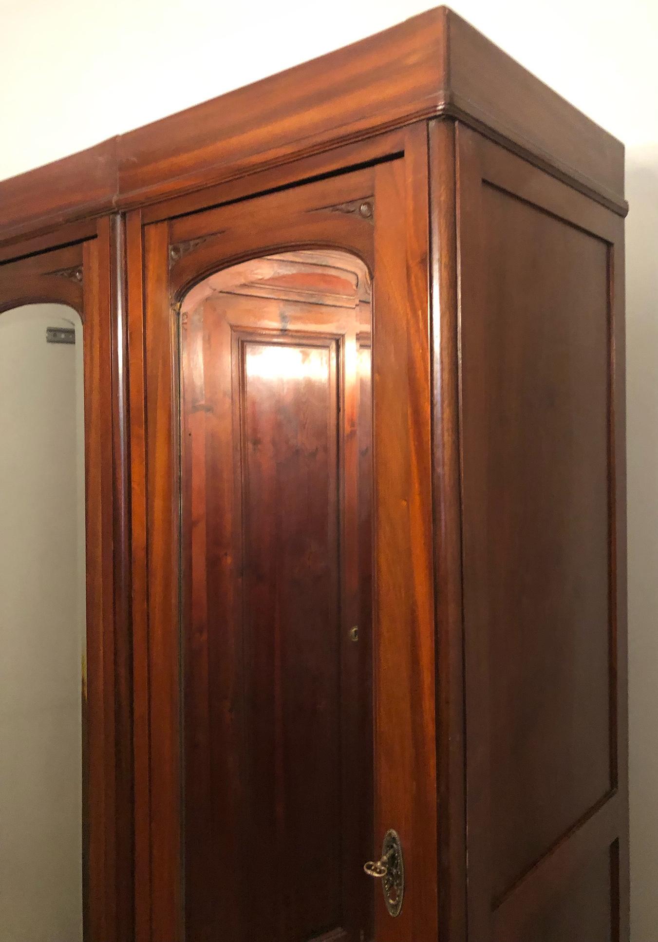 20th Century Italian Wardrobe Two Doors in Original Walnut Color with Mirror 9