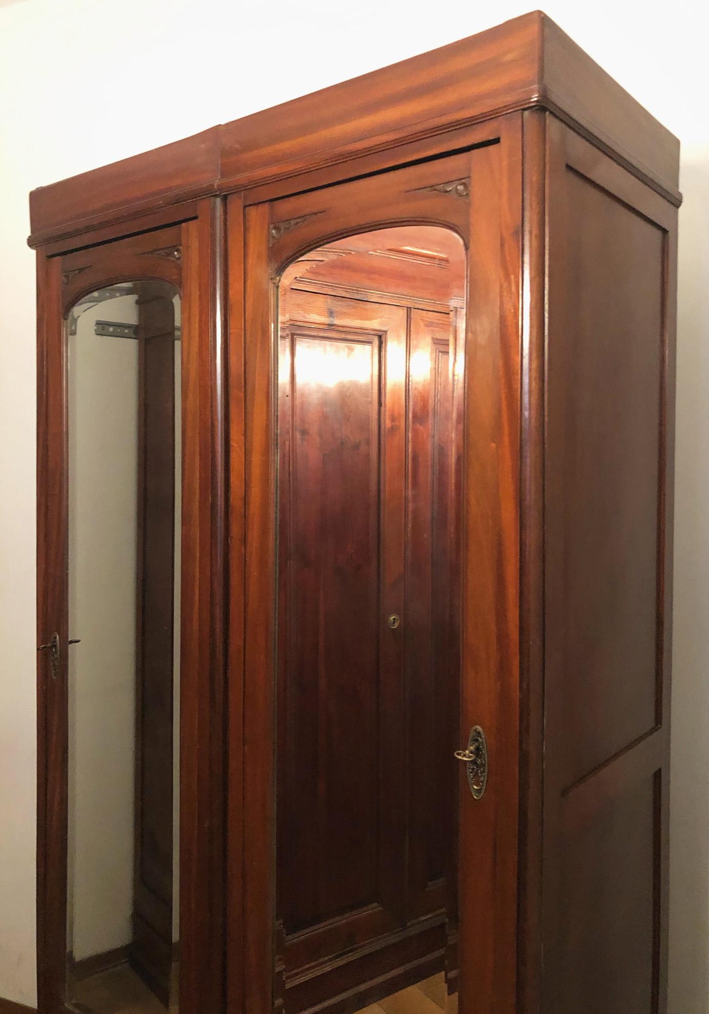 20th Century Italian Wardrobe Two Doors in Original Walnut Color with Mirror In Good Condition In Buggiano, IT