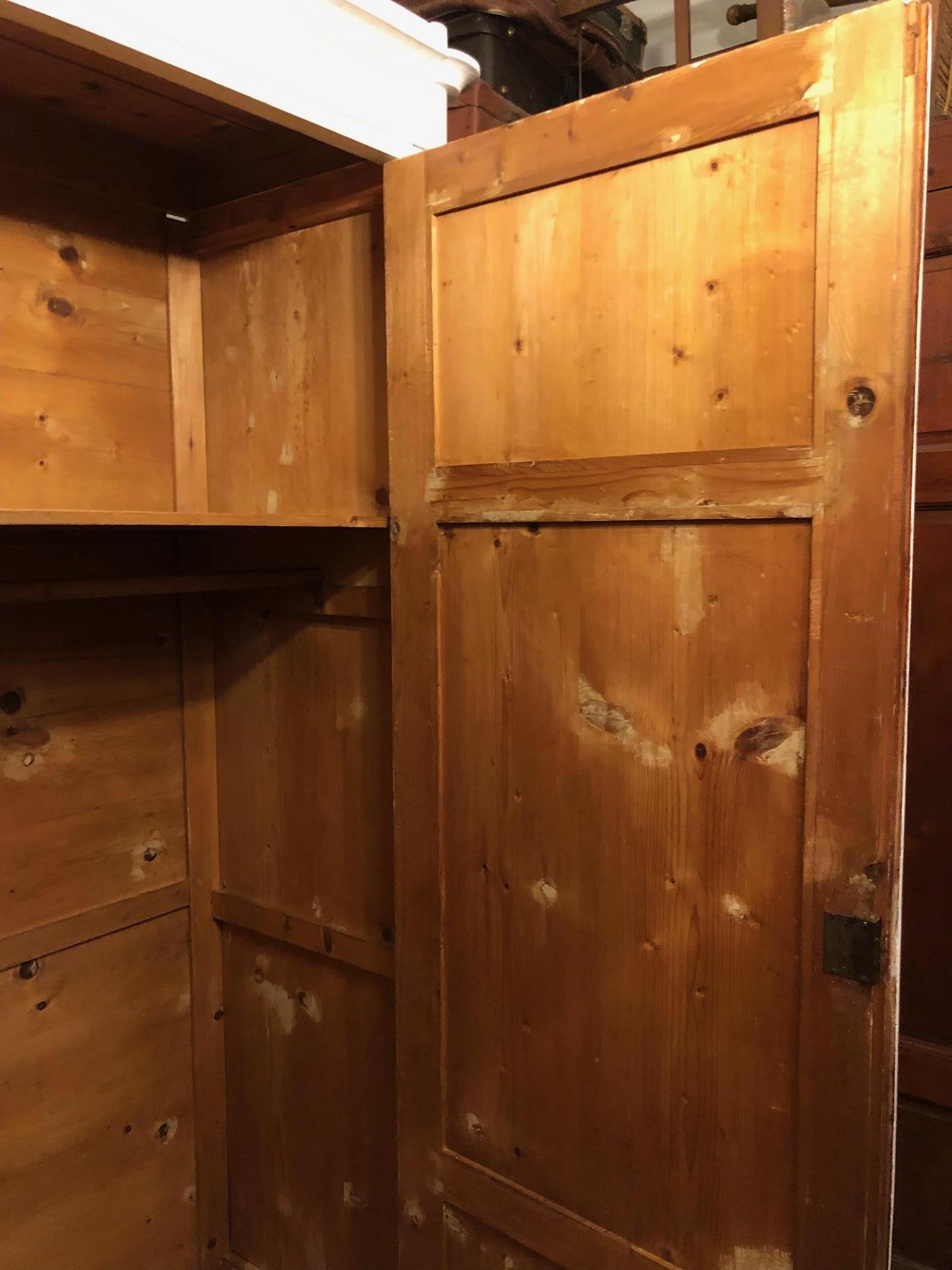 20th Century Italian Wardrobe with Two Doors Original Walnut Color Inside In Good Condition In Buggiano, IT