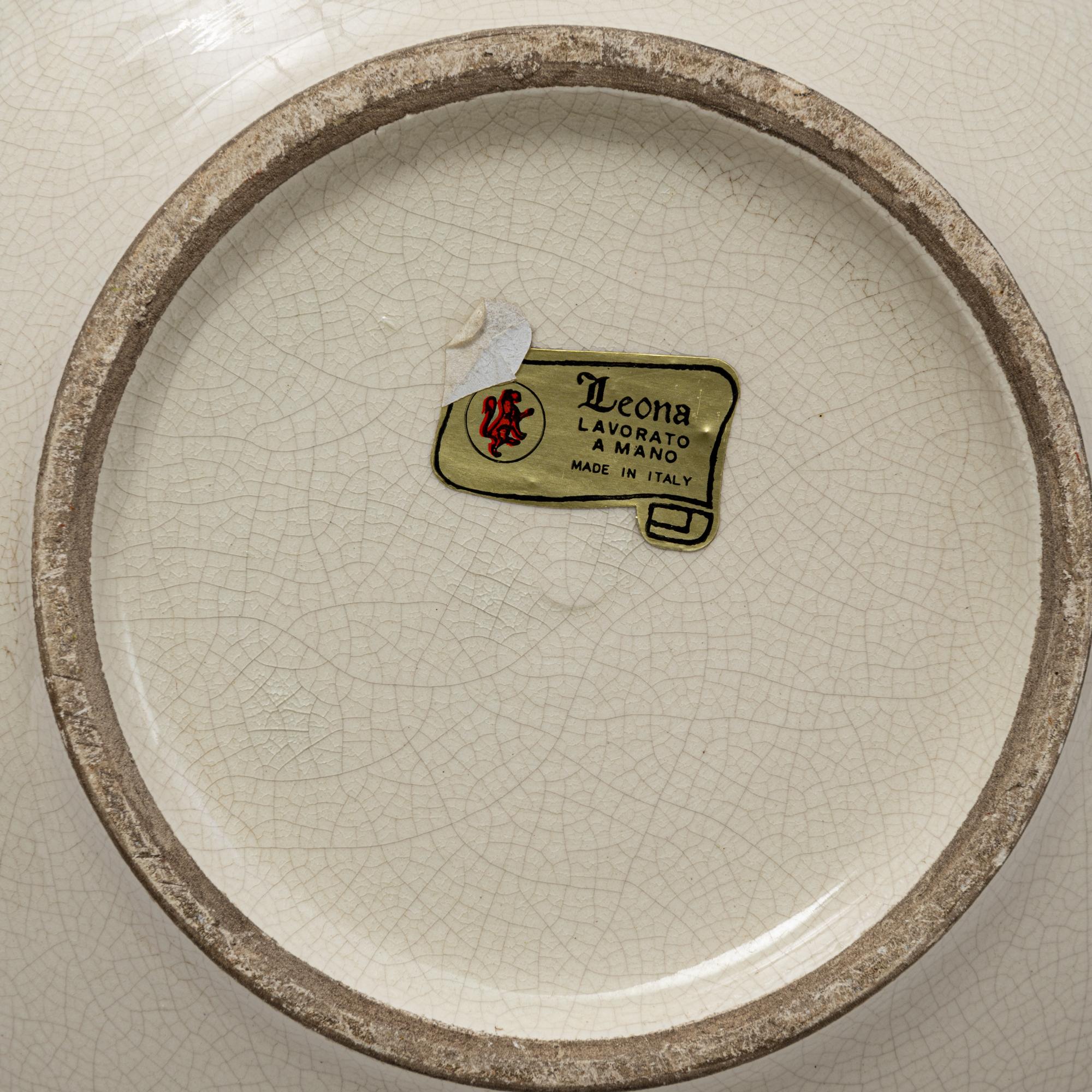 Vaso in ceramica bianca del XX secolo con maniglie in vendita 6