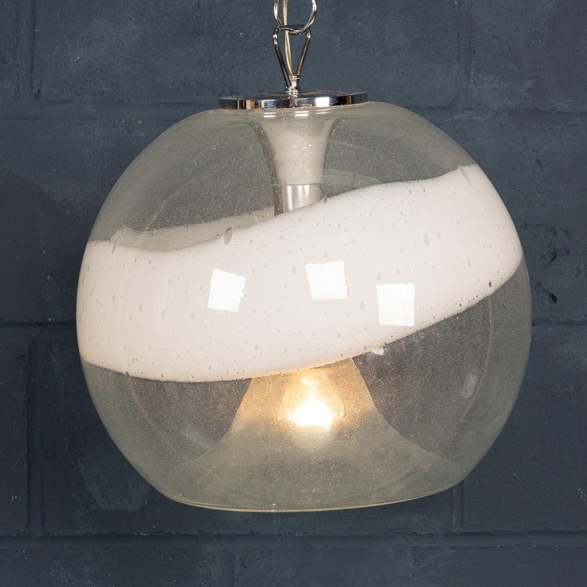Lampada a sospensione in vetro di Murano bianco e trasparente del XX secolo c.1970 In condizioni buone in vendita a Royal Tunbridge Wells, Kent