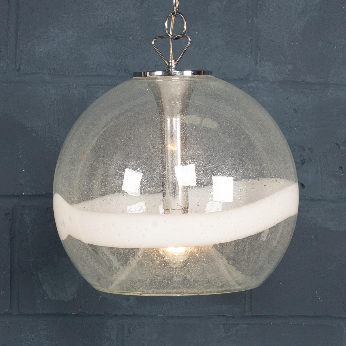 Lampada a sospensione in vetro di Murano bianco e trasparente del XX secolo c.1970 In condizioni buone in vendita a Royal Tunbridge Wells, Kent