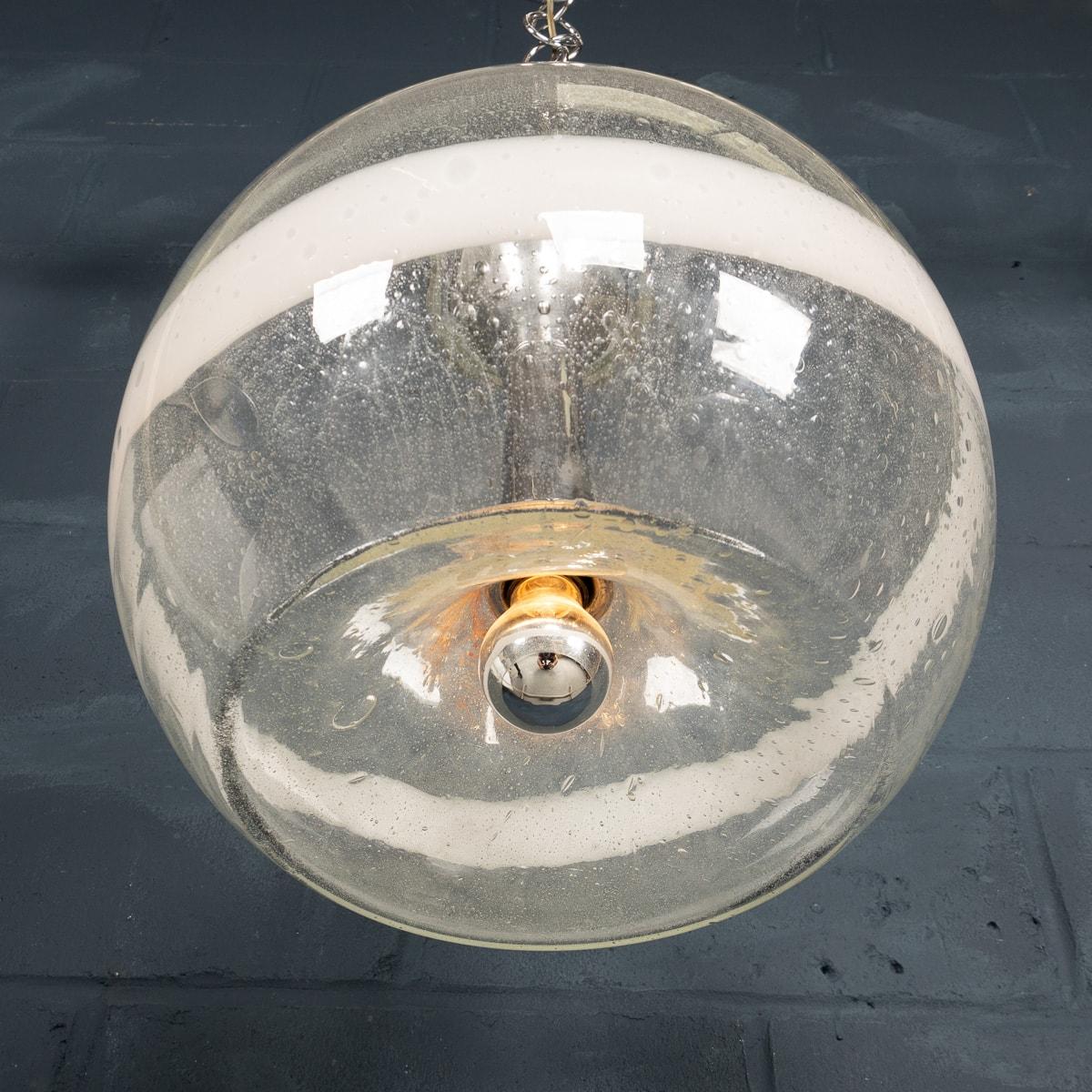 Metallo Lampada a sospensione in vetro di Murano bianco e trasparente del XX secolo c.1970 in vendita