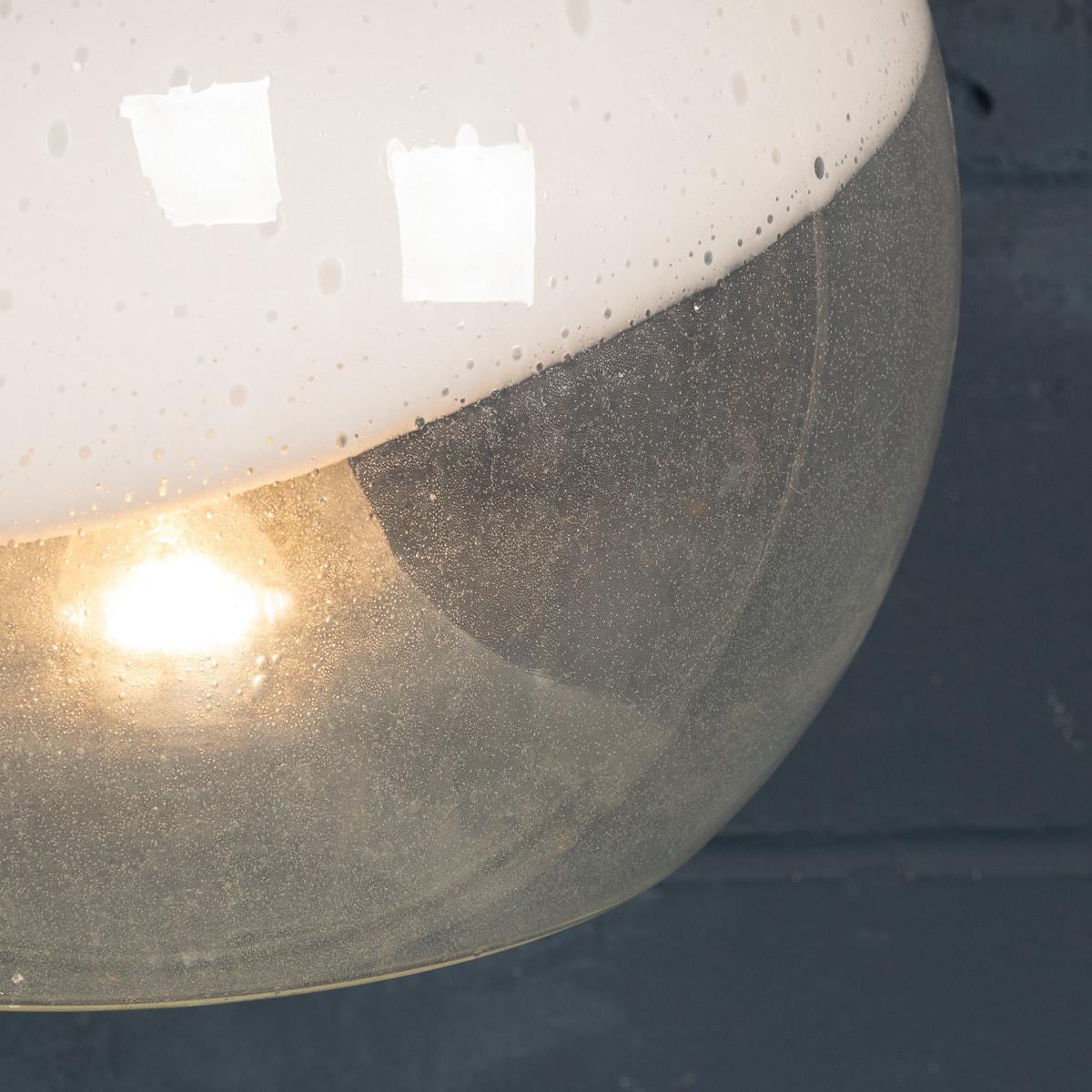 Lampada a sospensione in vetro di Murano bianco e trasparente del XX secolo c.1970 in vendita 1