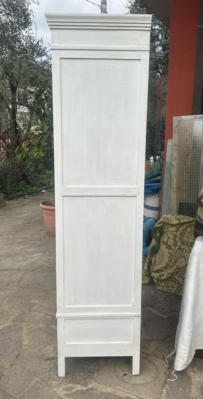 20th Century Italian white shabby Wardrobe with one door For Sale 5