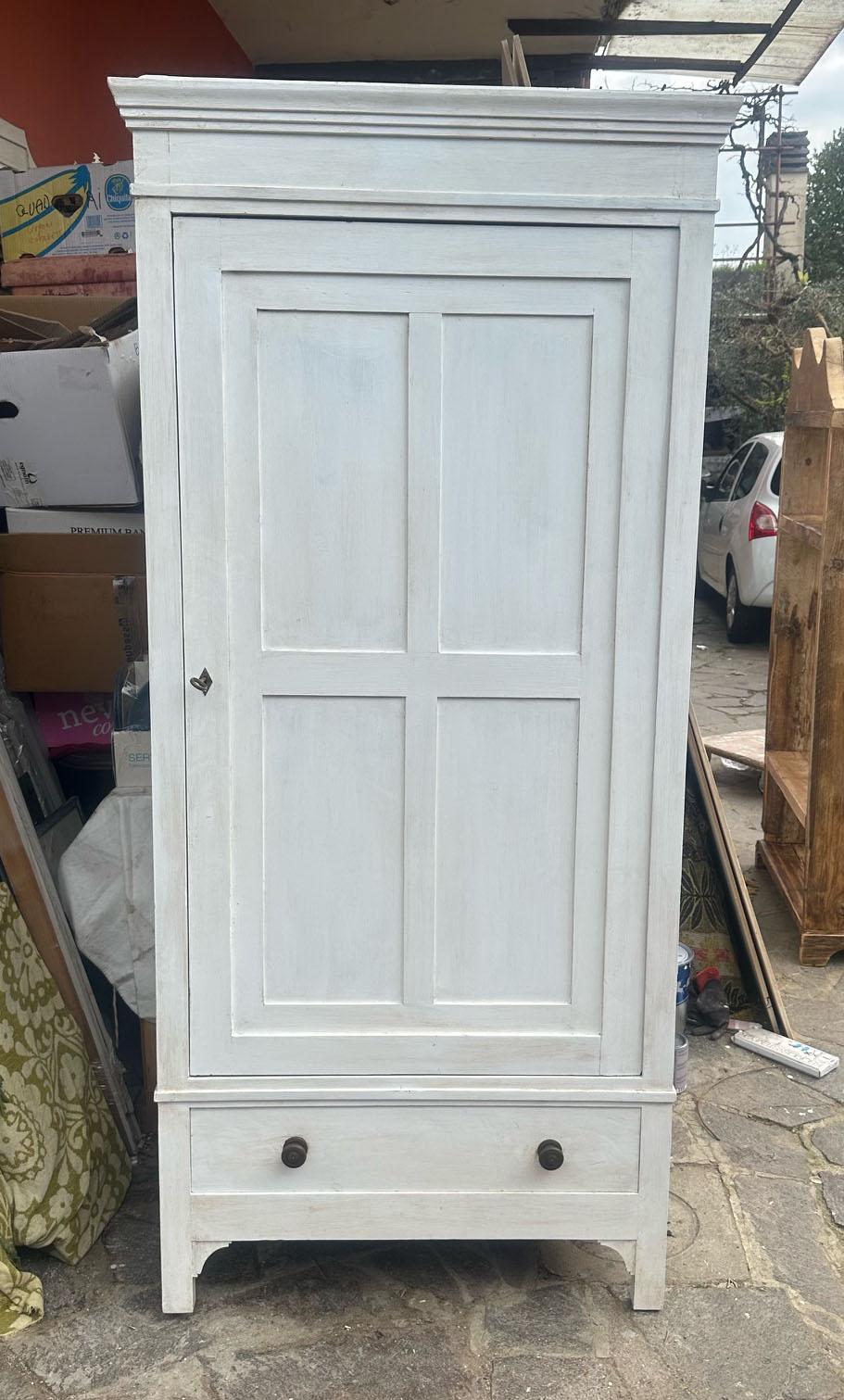 20th Century Italian white shabby Wardrobe with one door For Sale 6