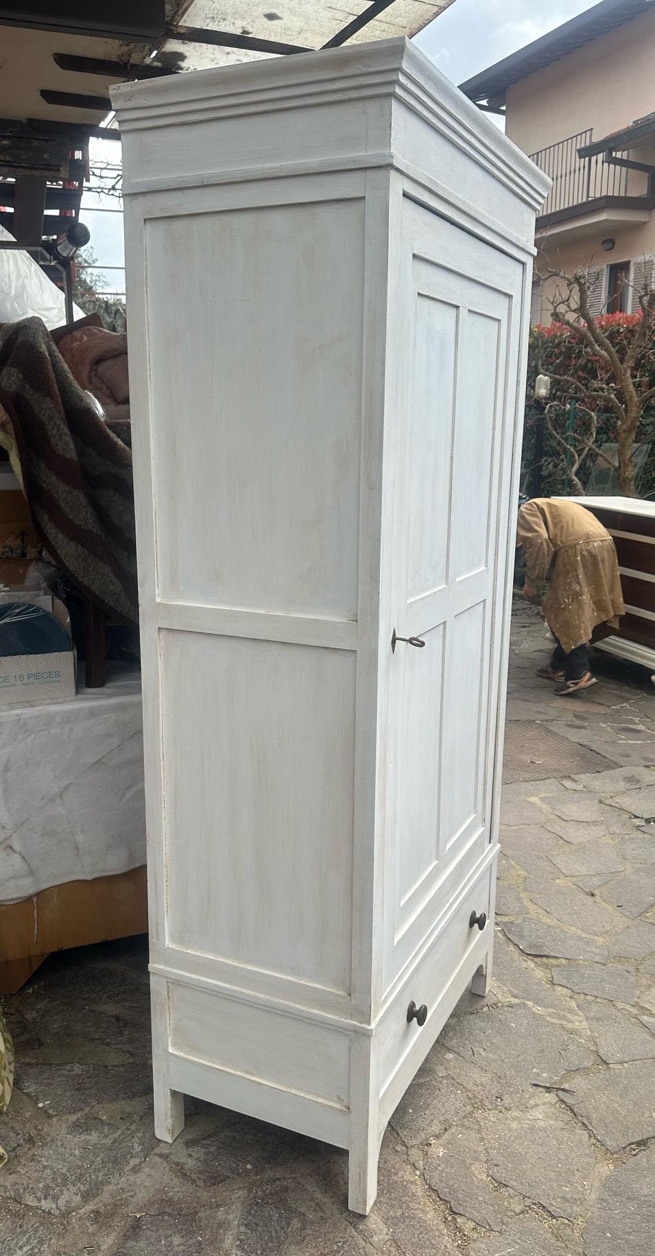 20th Century Italian white shabby Wardrobe with one door For Sale 2