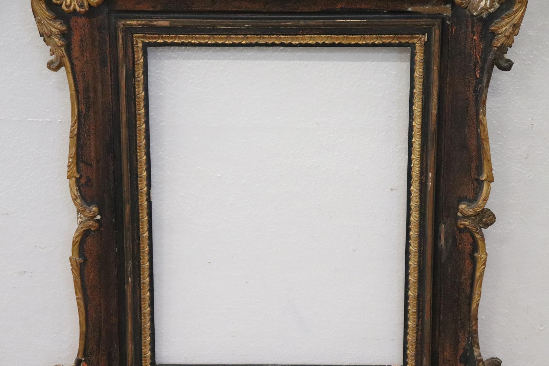 Gilt 20th Century Italian Wood and Plaster Frame with Golden Decoration