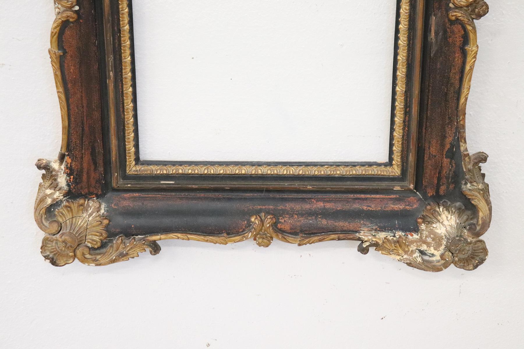 20th Century Italian Wood and Plaster Frame with Golden Decoration In Good Condition In Casale Monferrato, IT